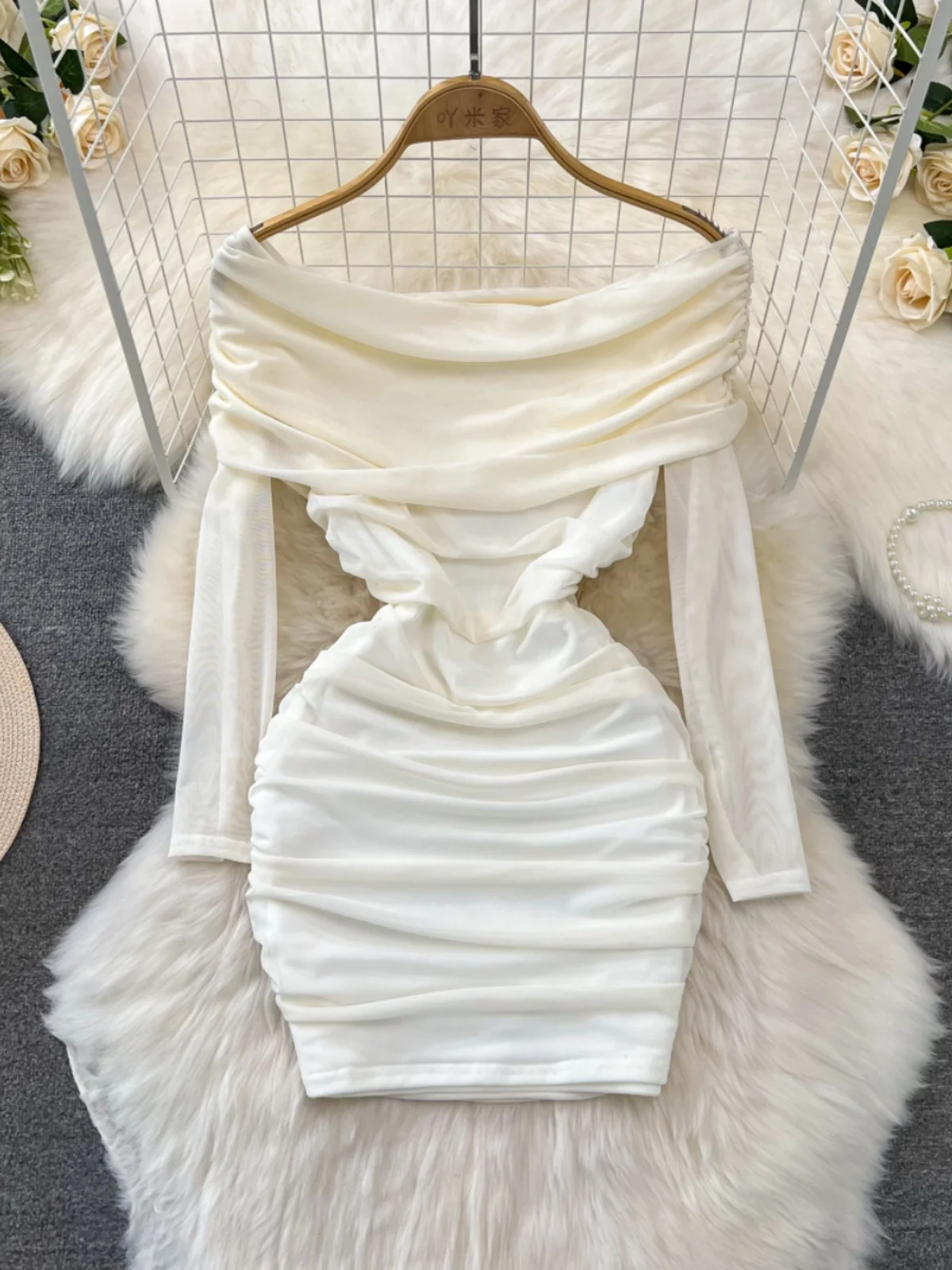 Sexy Off-shoulder Pleated Mesh Long Sleeve Slim Fit Mini Short Dress Party Club Sexi Night Dress Hot
Sexy Off-shoulder Pleated Mesh Long Sleeve Slim Fit Mini Short Dress Party Club Sexi Night Dress Hot