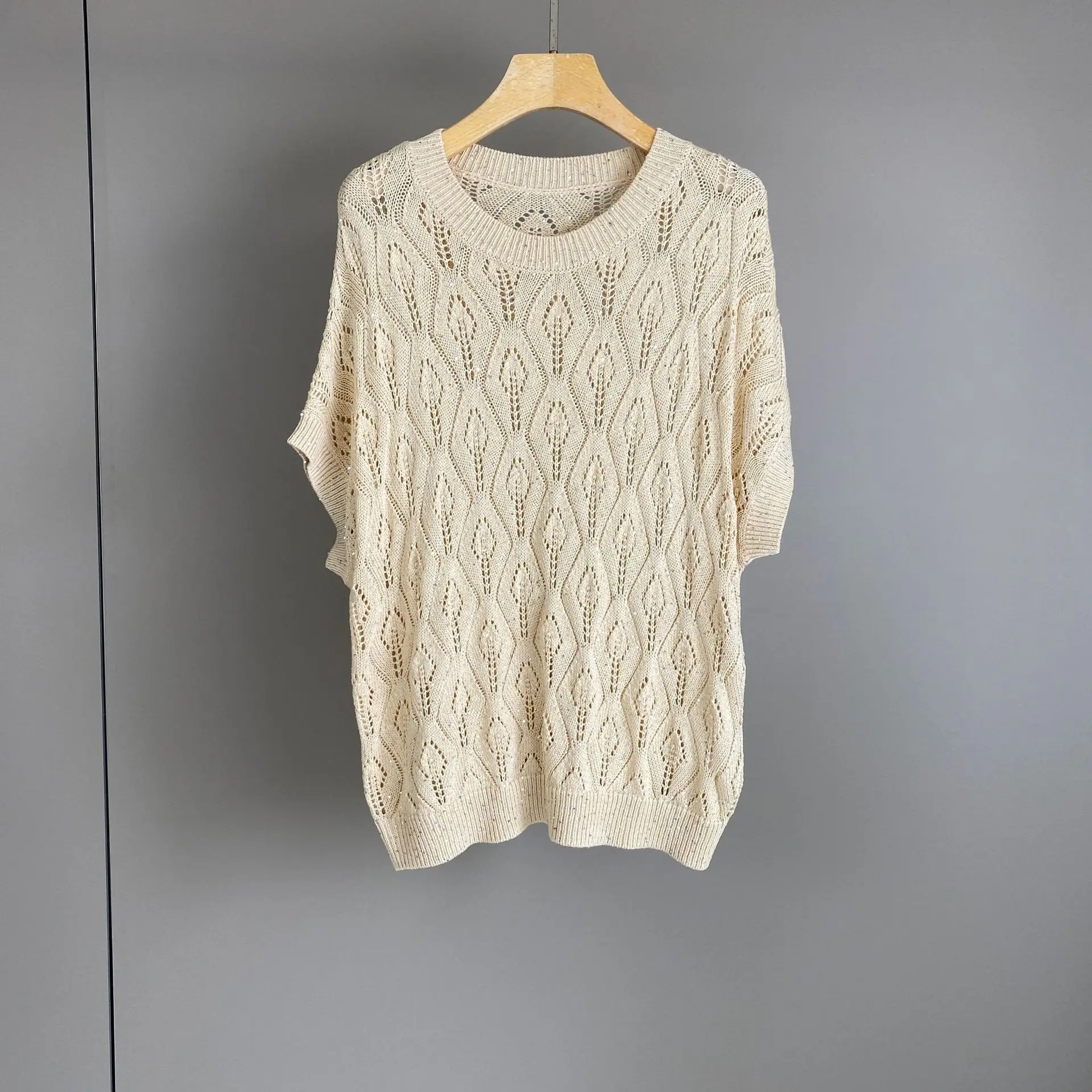 2026 Spring/Summer New Linen Hollow-Out Round Neck Sequined Knit Short-Sleeve Elegant Commuter Fashion Top
2026 Spring/Summer New Linen Hollow-Out Round Neck Sequined Knit Short-Sleeve Elegant Commuter Fashion Top