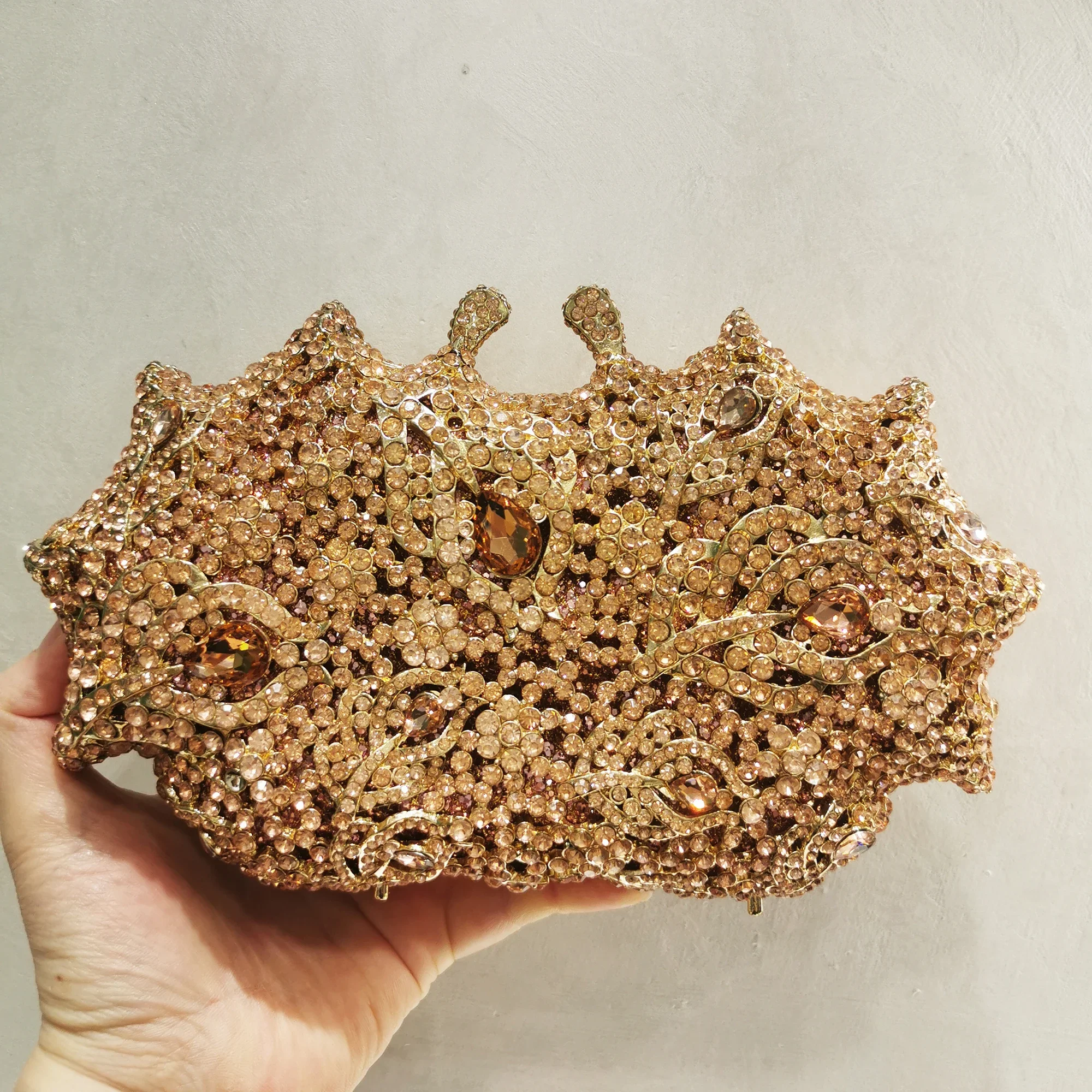 New Hollow Flower Crystal Clutch Bag Wedding Bridal Pink AB Champagne Evening Purse Lady Dinner Party Diamond Handbag
New Hollow Flower Crystal Clutch Bag Wedding Bridal Pink AB Champagne Evening Purse Lady Dinner Party Diamond Handbag