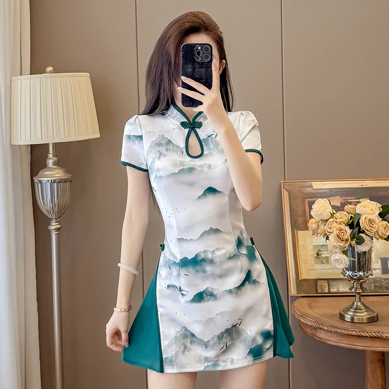Fashion Two-piece Set Women's New Chinese Style Qipao Dress with Shorts, Watercolor Green & White Elegant Cheongsam Outfits
Fashion Two-piece Set Women's New Chinese Style Qipao Dress with Shorts, Watercolor Green & White Elegant Cheongsam Outfits