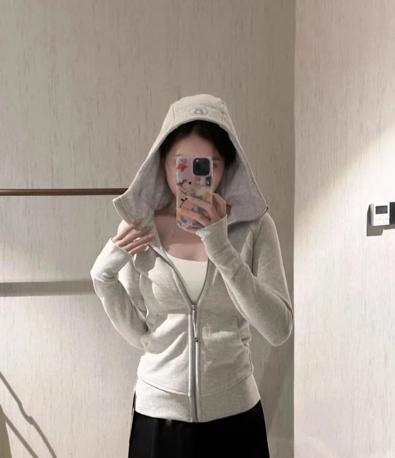 Женская флисовая куртка приталенного кроя: плюшевая толстовка с капюшоном на молнии, уютный повседневный топ для похудения | Спортивная одежда
Женская флисовая куртка приталенного кроя: плюшевая толстовка с капюшоном на молнии, уютный повседневный топ для похудения | Спортивная одежда