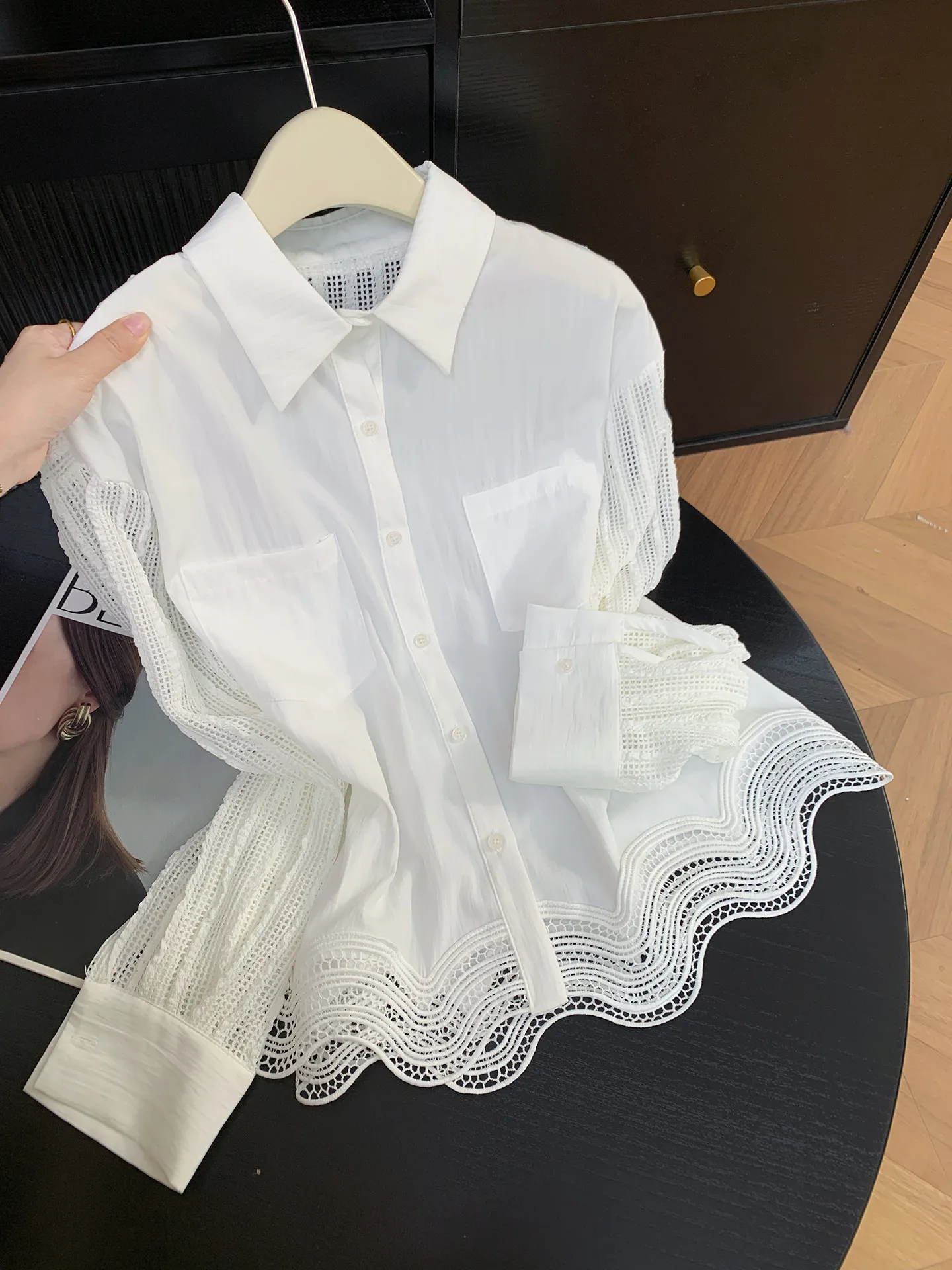 Romantic Sle Long Sve White Lace Hollow out Women's irt Patchwork Design Loose Fit Spring Faion Casual Inner Wear
Romantic Sle Long Sve White Lace Hollow out Women's irt Patchwork Design Loose Fit Spring Faion Casual Inner Wear