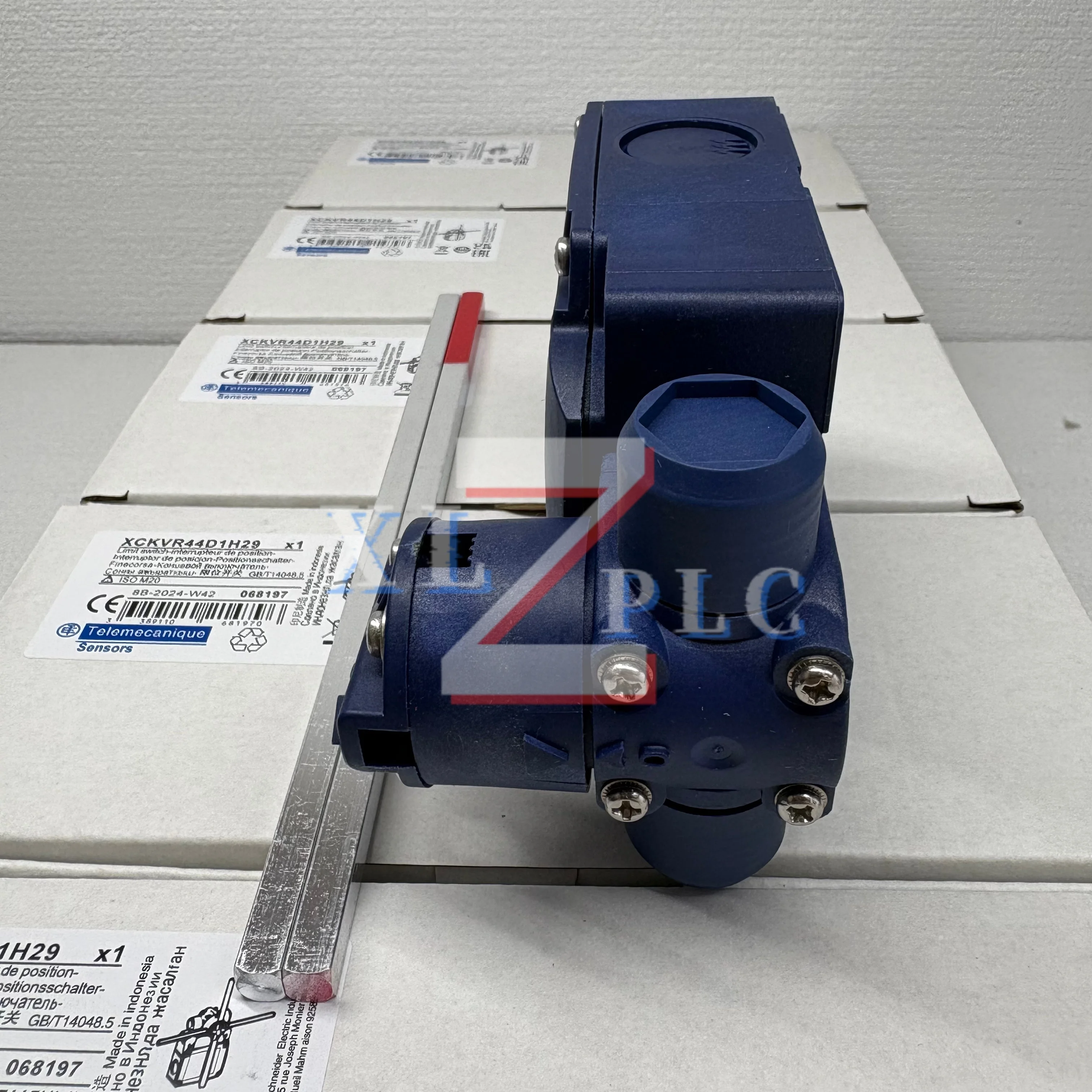 XCKVR44D1H29 Limit Switch new in box
XCKVR44D1H29 Limit Switch new in box