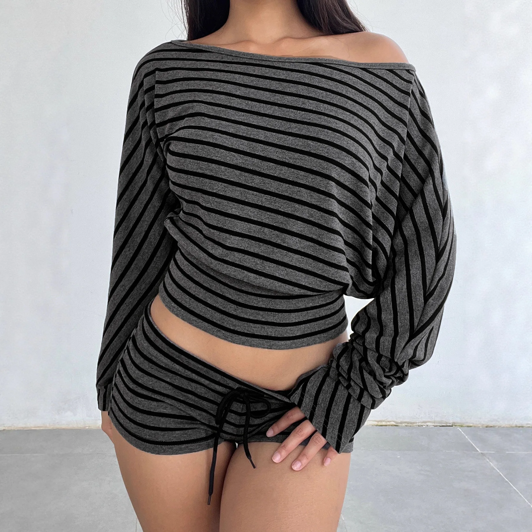 Two Pieces Women Short Sets Striped Matching Set Skew Collar T Shirt Drawstring Waist Mini Length Pants Loose Casual 2026 Autumn
Two Pieces Women Short Sets Striped Matching Set Skew Collar T Shirt Drawstring Waist Mini Length Pants Loose Casual 2026 Autumn