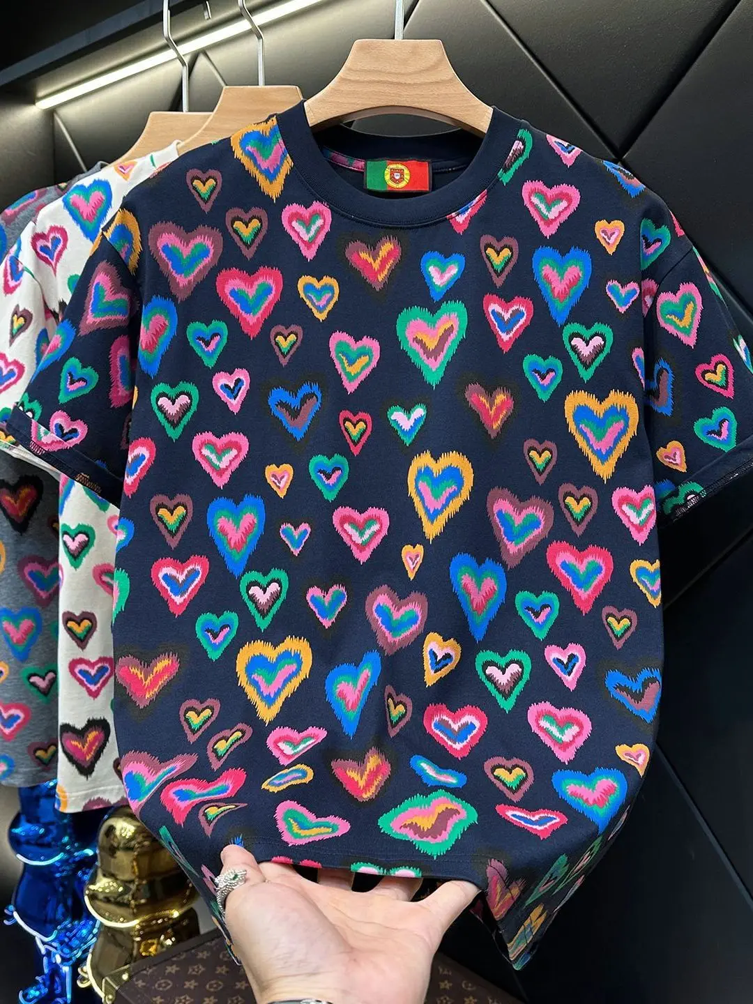 Retro American Heart Print Short Sleeve T-Shirt Summer New Loose round Neck Casual Versatile Top for Men And Women
Retro American Heart Print Short Sleeve T-Shirt Summer New Loose round Neck Casual Versatile Top for Men And Women