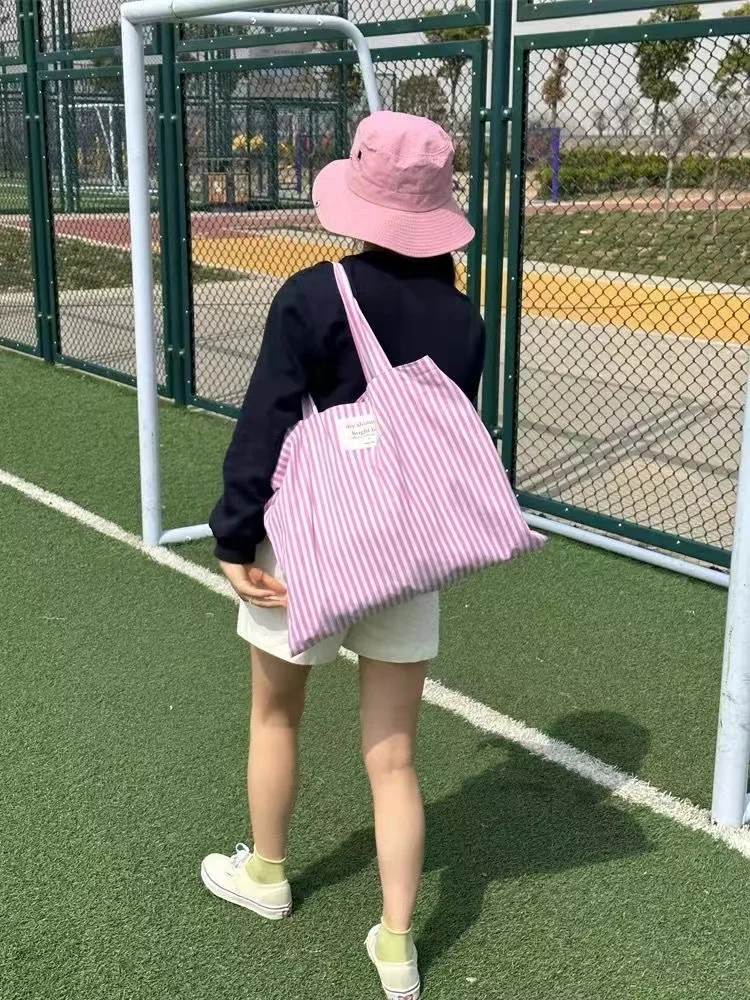 INS Fresh Stripped Tote Bag Girls Large Capacity Student Commuter Bag Retro Versatile Casual Handbag Shoulder Shopping Bag Women
INS Fresh Stripped Tote Bag Girls Large Capacity Student Commuter Bag Retro Versatile Casual Handbag Shoulder Shopping Bag Women
