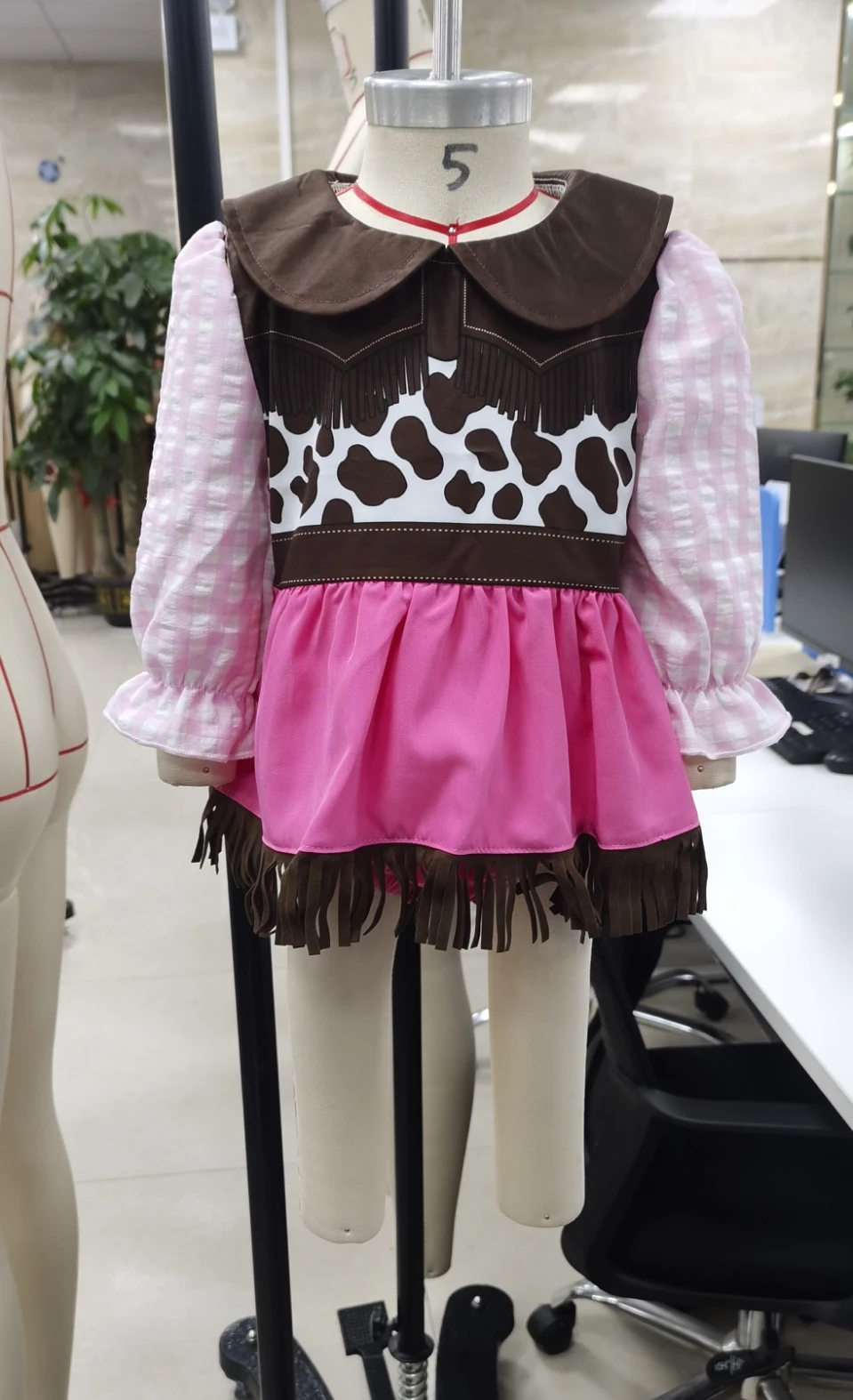 Baby Clothing Girl Western Romper Long Sleeve Round Neck Cow Print Tassel Bodysuit Fall Autumn Outfit
Baby Clothing Girl Western Romper Long Sleeve Round Neck Cow Print Tassel Bodysuit Fall Autumn Outfit