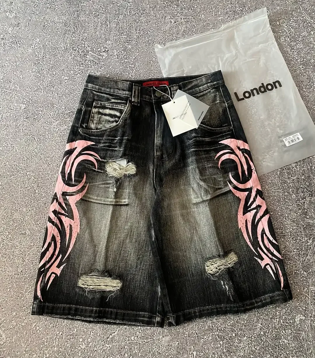 Break Hole Fashion Y2K Popular Basketball Pants for Women High Street Pants Print Ripped Variety Casual Oversized Denim Shorts
Break Hole Fashion Y2K Popular Basketball Pants for Women High Street Pants Print Ripped Variety Casual Oversized Denim Shorts