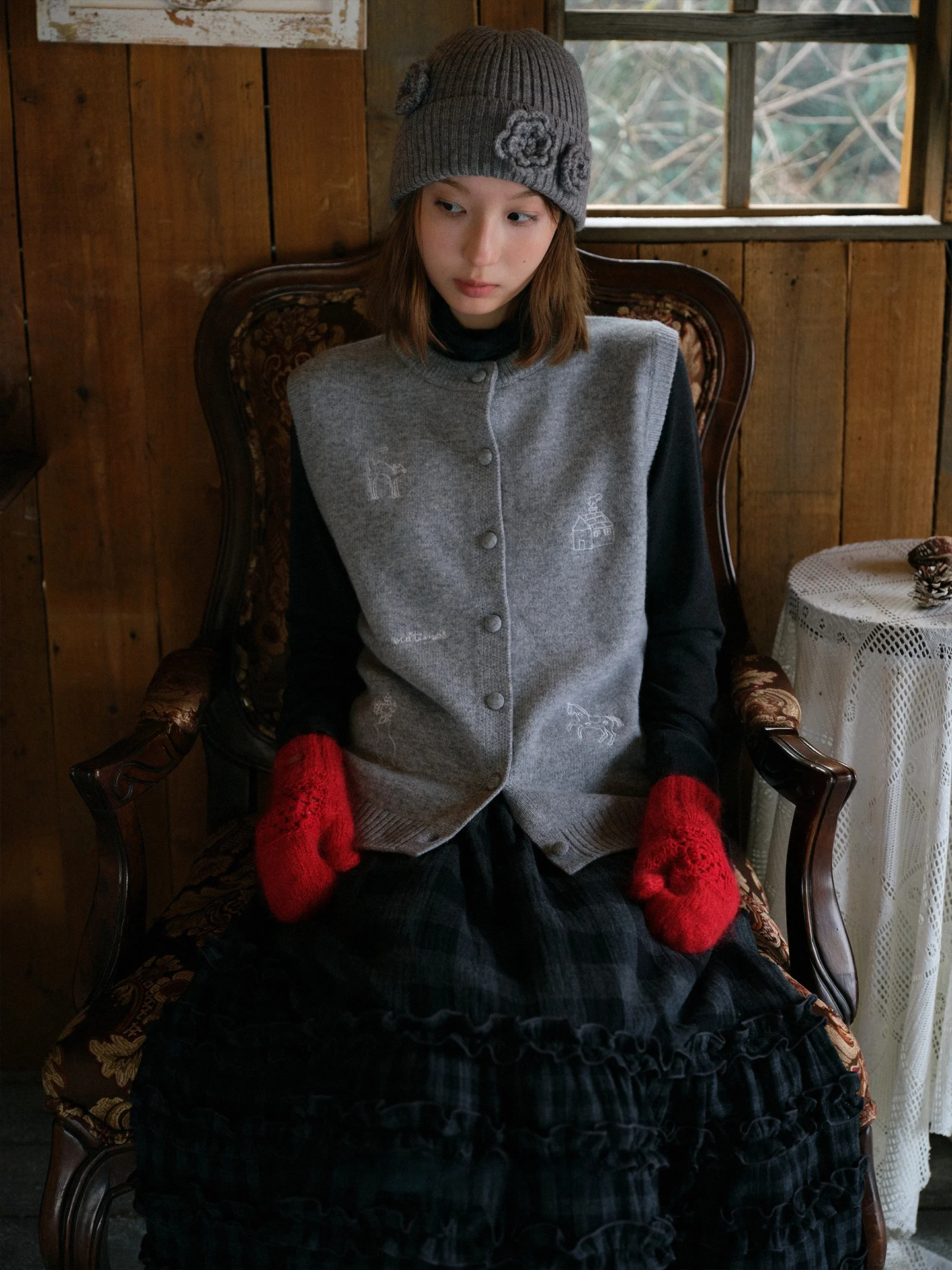 Легкий вязаный шерстяной жилет Oldtimes из 100% мериносовой шерсти с вышивкой, для многослойного ношения, повседневный, женский, с круглым вырезом, на одной пуговице
Легкий вязаный шерстяной жилет Oldtimes из 100% мериносовой шерсти с вышивкой, для многослойного ношения, повседневный, женский, с круглым вырезом, на одной пуговице