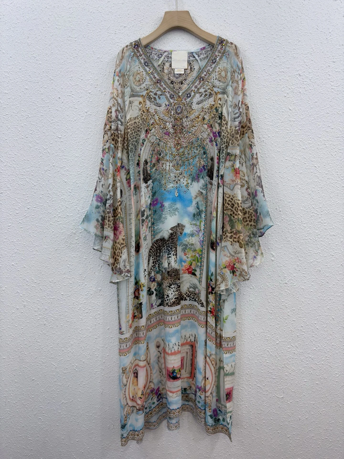 EVACANDIS 100% Real Silk Bohemian Diamond Flare Sleeve Women New Printing High Quality Luxury Midi Dress Vintage Sweet European
EVACANDIS 100% Real Silk Bohemian Diamond Flare Sleeve Women New Printing High Quality Luxury Midi Dress Vintage Sweet European
