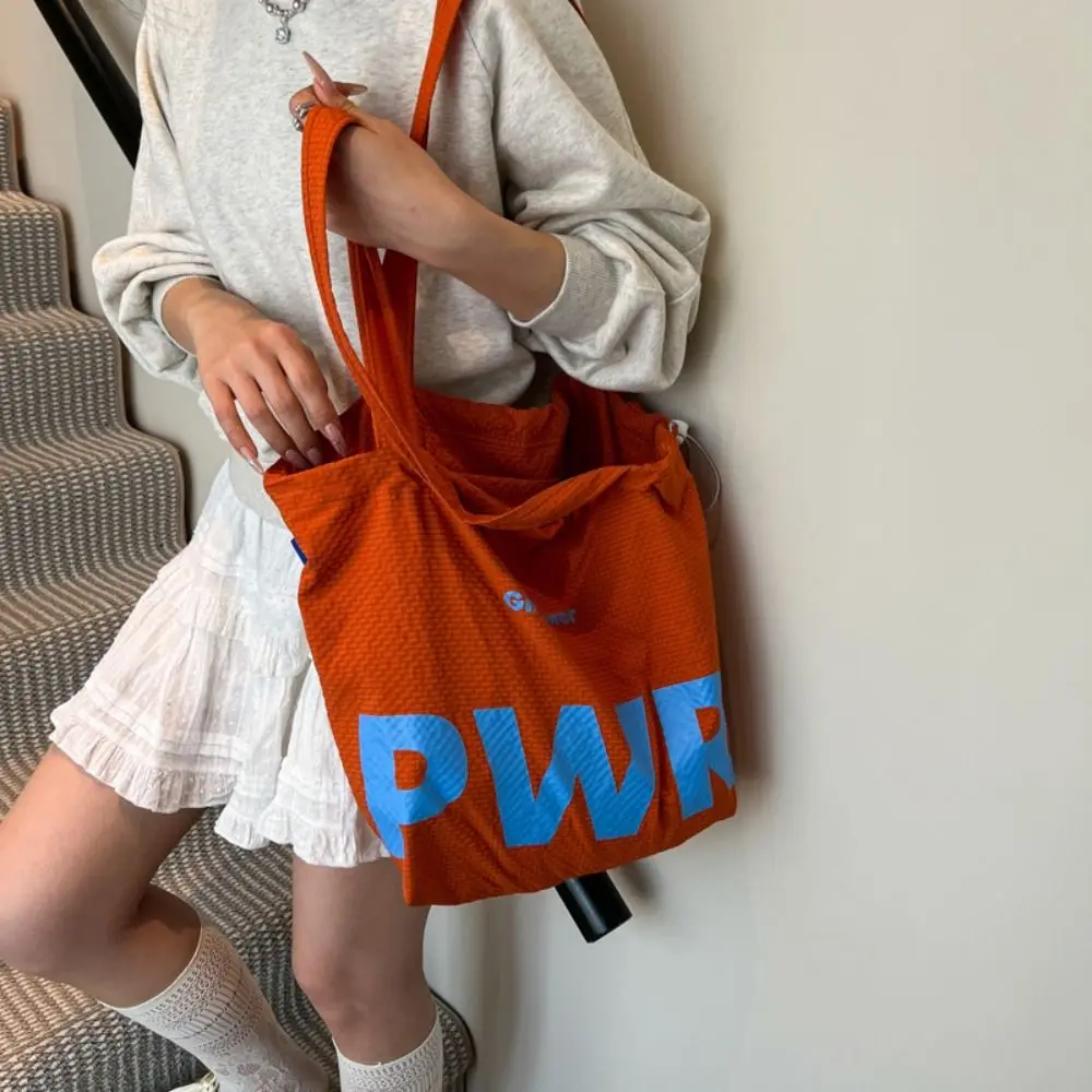 Korean Style Woman's Shoulder Bag Portable Lightweight Letter Printing Drawstring Bag Eco-Friendly INS Large Capacity Handbags
Korean Style Woman's Shoulder Bag Portable Lightweight Letter Printing Drawstring Bag Eco-Friendly INS Large Capacity Handbags