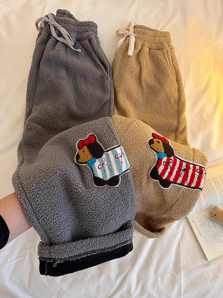 Men's And Women's Winter Thiened Fce Lined Embroidered eepskin Velvet Cotton Pants Warm And Comfortable Straight Leg P...
Men's And Women's Winter Thiened Fce Lined Embroidered eepskin Velvet Cotton Pants Warm And Comfortable Straight Leg P...