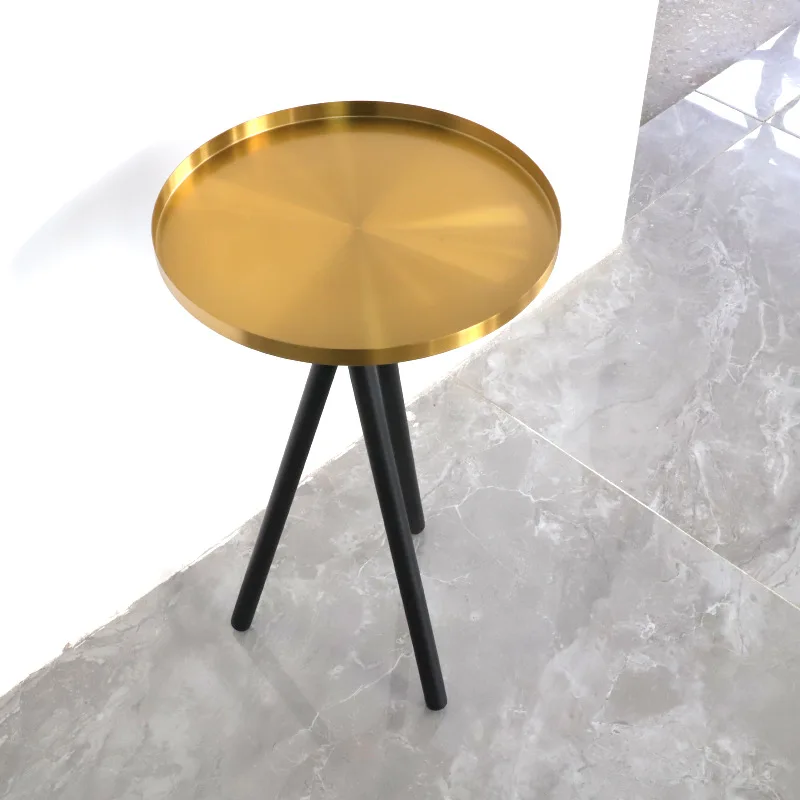 Tripod gold round coffee table creative home living room coffee small round table, office furnishings, round wrought iron coffee
Tripod gold round coffee table creative home living room coffee small round table, office furnishings, round wrought iron coffee
