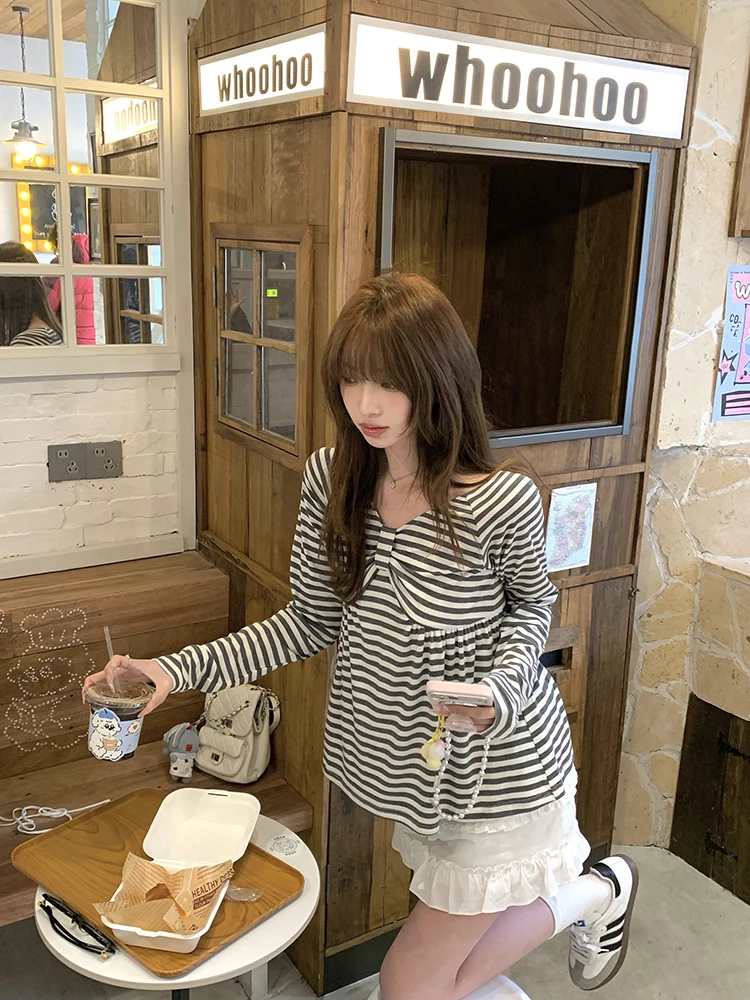 Женская футболка Sasaouni с длинным рукавом, повседневная, в полоску, базовый слой, весна 2026, дизайнерская модель, повседневный топ с V-образным вырезом, свободный крой
Женская футболка Sasaouni с длинным рукавом, повседневная, в полоску, базовый слой, весна 2026, дизайнерская модель, повседневный топ с V-образным вырезом, свободный крой