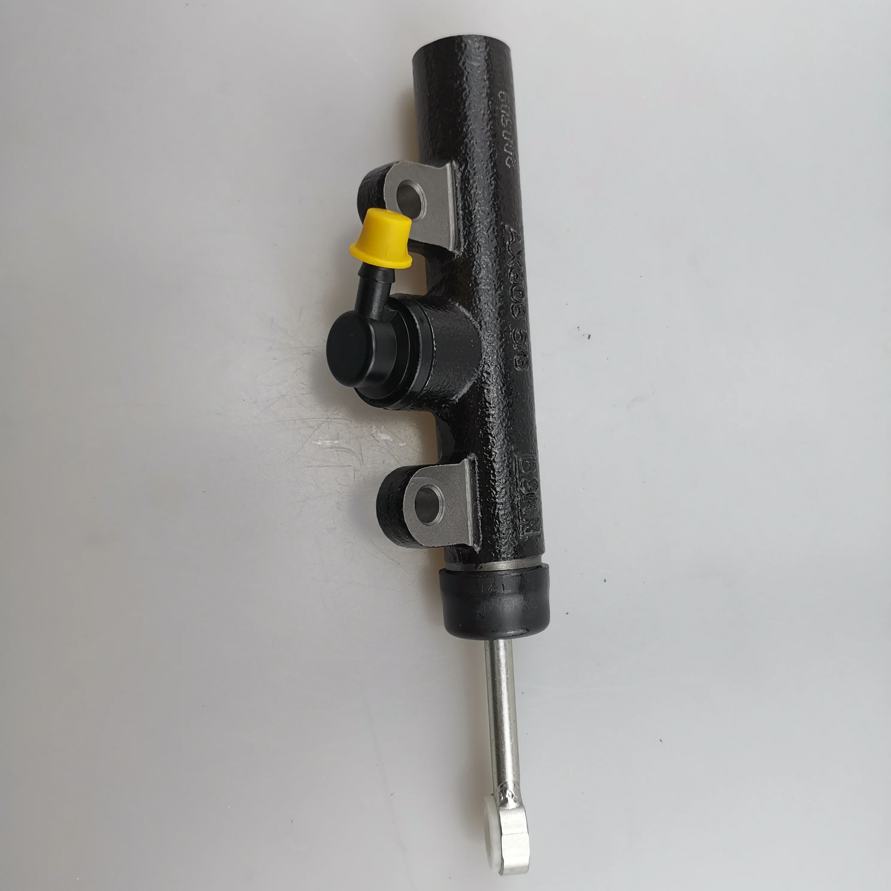 SAIC MAXUS V80 Clutch Master Cylinder C00002580 C00002560 C00059672
SAIC MAXUS V80 Clutch Master Cylinder C00002580 C00002560 C00059672