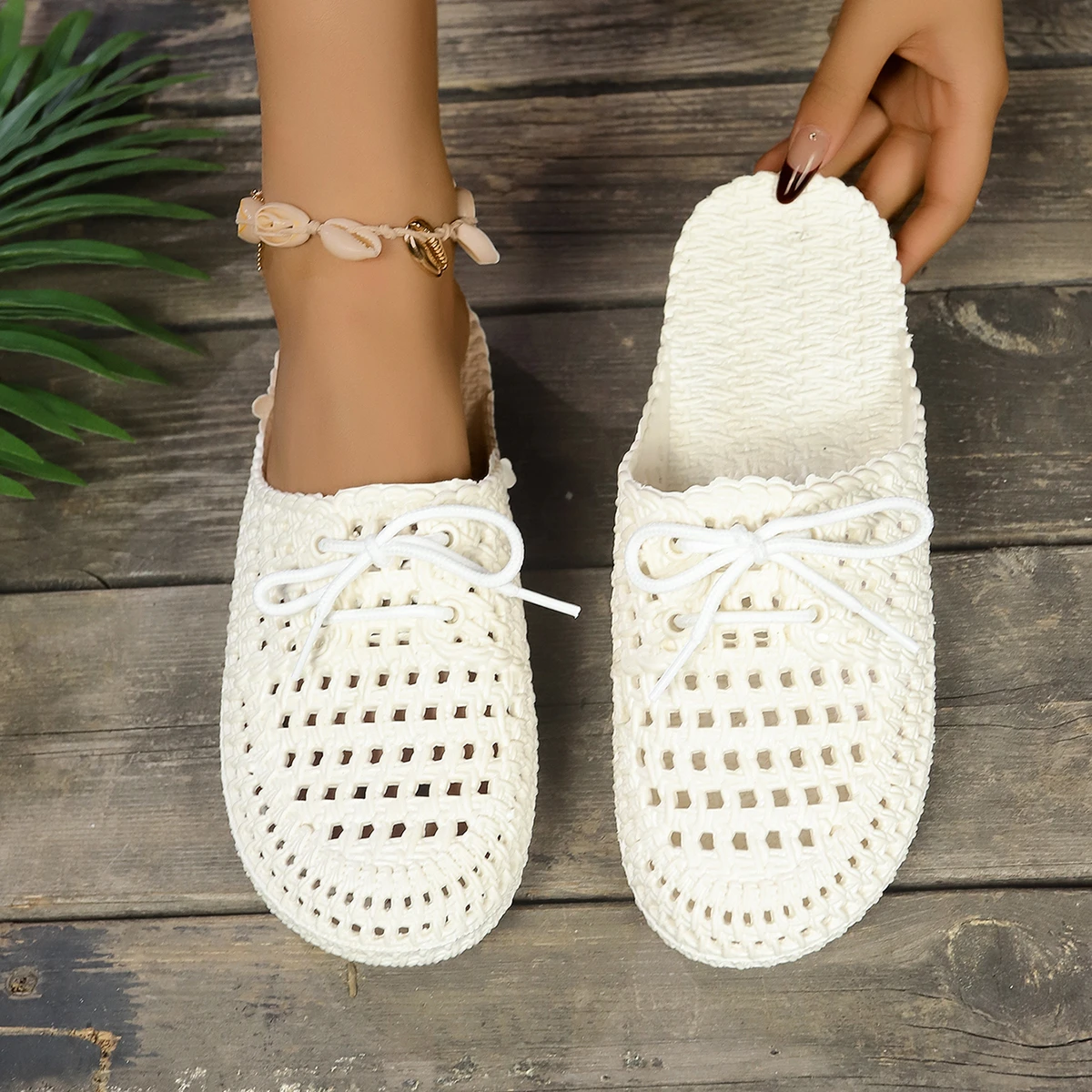 New Women Slippers Fashion Solid Color Shoes Features Trend Slippers Anti-slip Soft Soled Flat Breathable Sandals Slides Women
New Women Slippers Fashion Solid Color Shoes Features Trend Slippers Anti-slip Soft Soled Flat Breathable Sandals Slides Women