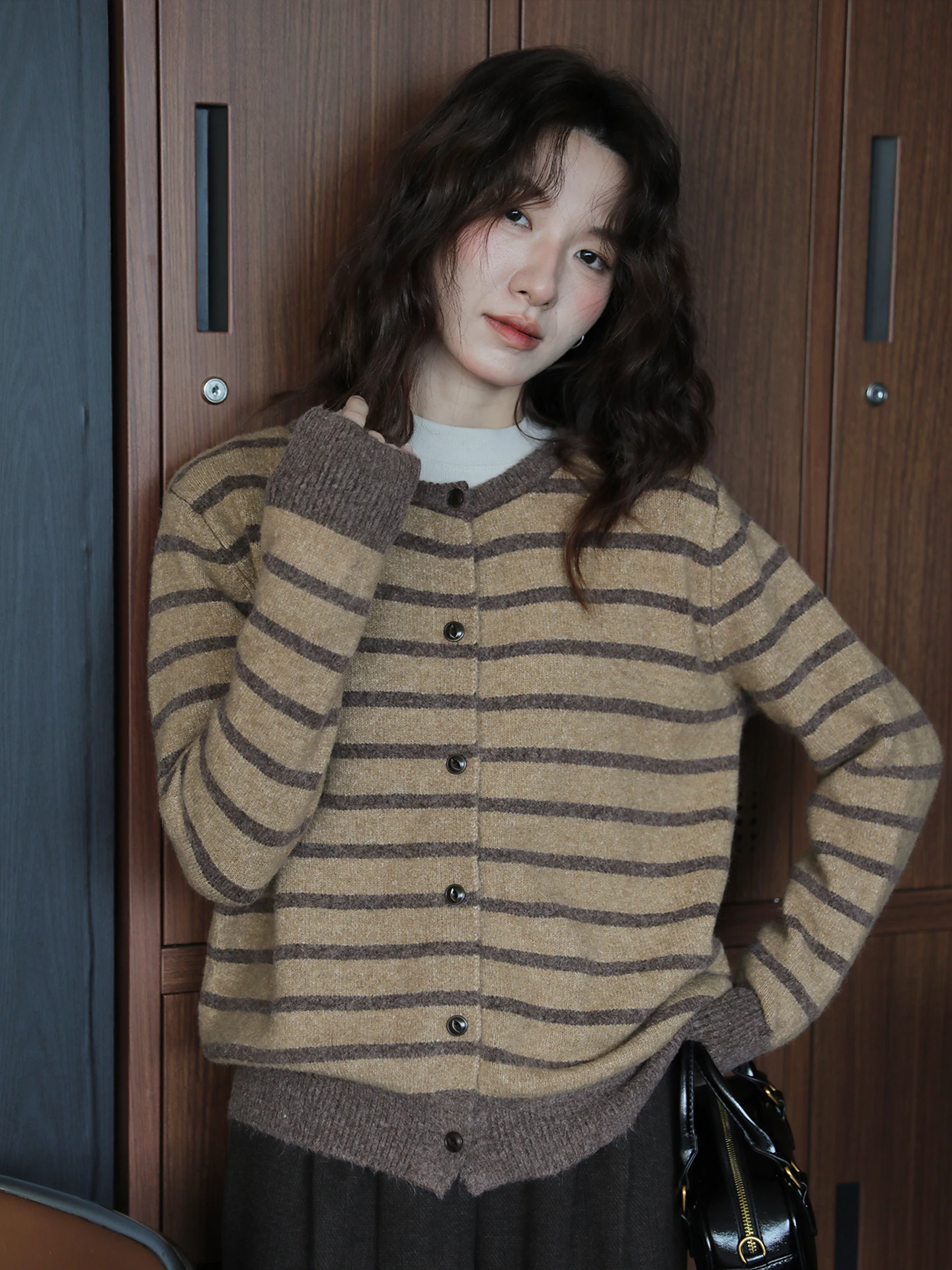 Coffe Brown Faionable round Ne Knitted Sweater Cardigan Women Soft Long Sve Simple Retro Striped Top Commute Sle Loo...
Coffe Brown Faionable round Ne Knitted Sweater Cardigan Women Soft Long Sve Simple Retro Striped Top Commute Sle Loo...
