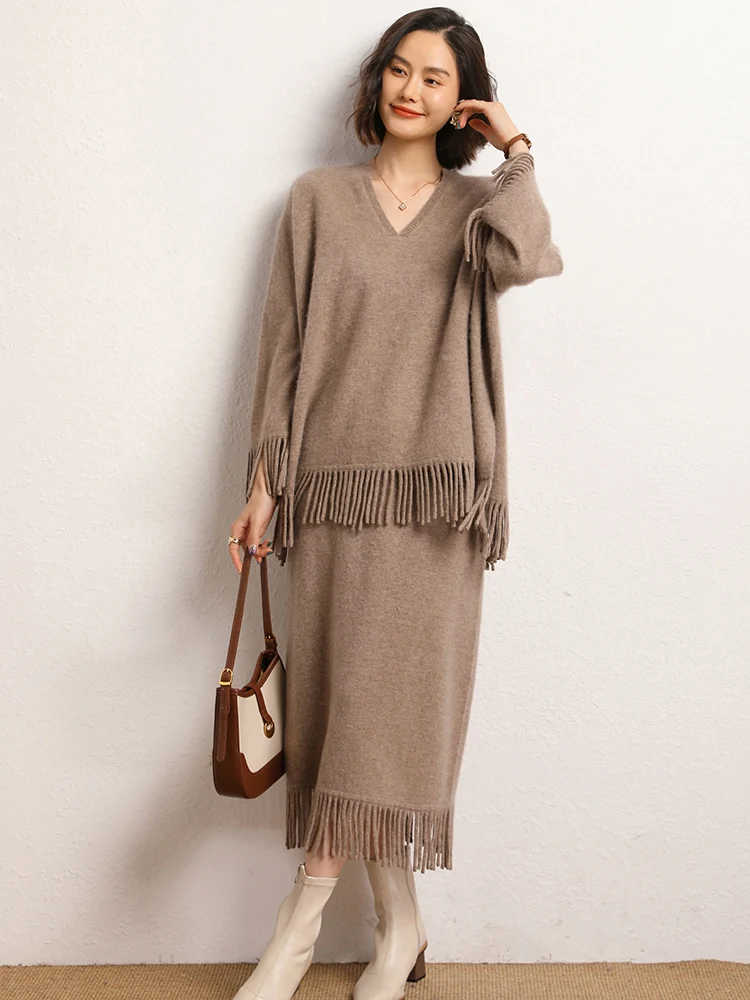 2025 Chic Tassel V-Neck Sweater Retro Grace 100% Cashmere Knitted Pullover Autumn Winter Simple Casual Loose Woman Clothing Tops
2025 Chic Tassel V-Neck Sweater Retro Grace 100% Cashmere Knitted Pullover Autumn Winter Simple Casual Loose Woman Clothing Tops