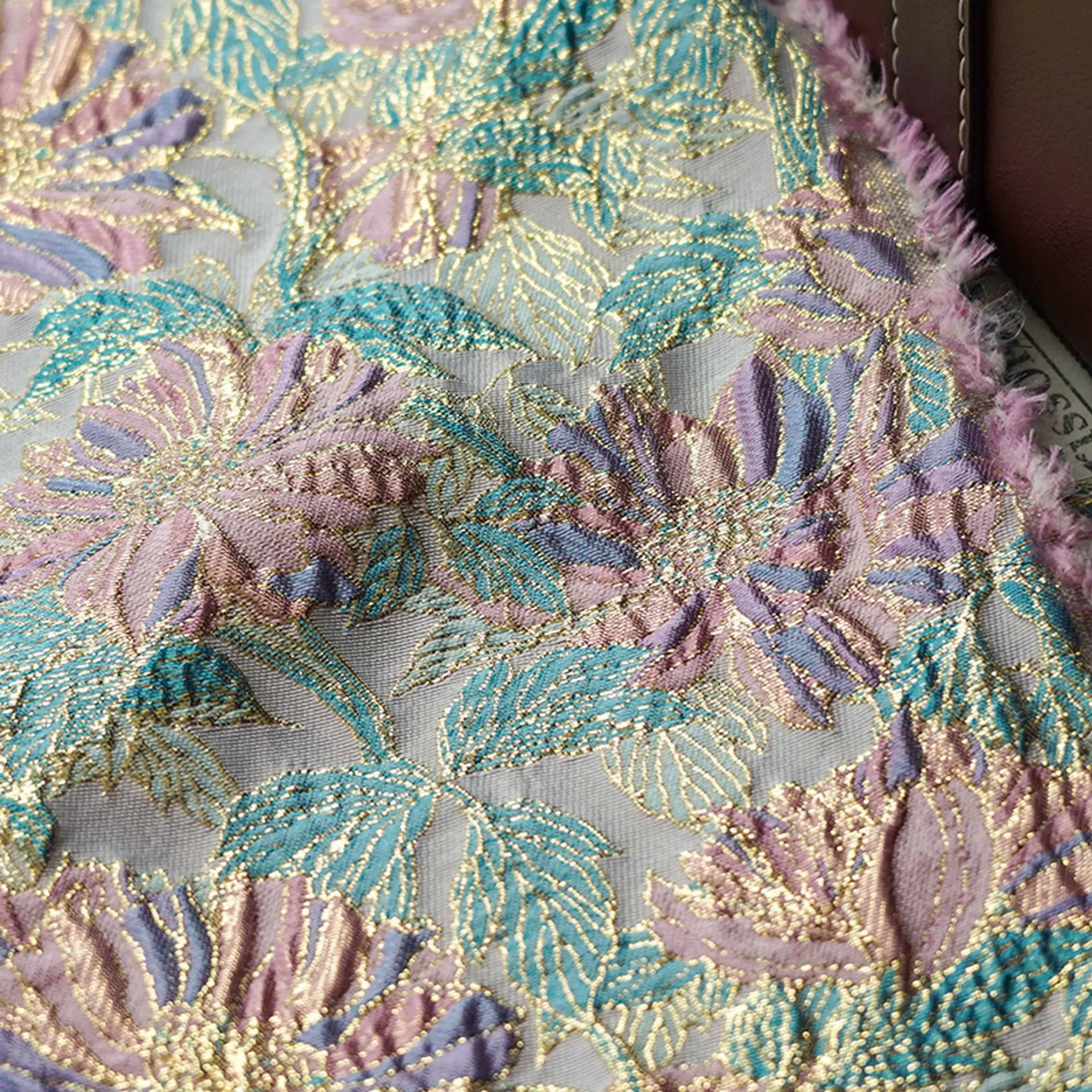 Retro Style Relief Abstract Floral Gold Silk Jacquard Fabric Fashion Dress Vest Luggage Bag Decorative Sewing Fabric
Retro Style Relief Abstract Floral Gold Silk Jacquard Fabric Fashion Dress Vest Luggage Bag Decorative Sewing Fabric