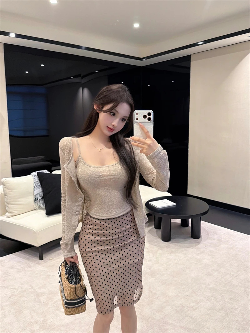 Summer Pure Desire Loose Long Sleeve Short Cardigan Women's Inner Tank Top Three-piece Set High Waist Polka Dot Skirt
Summer Pure Desire Loose Long Sleeve Short Cardigan Women's Inner Tank Top Three-piece Set High Waist Polka Dot Skirt
