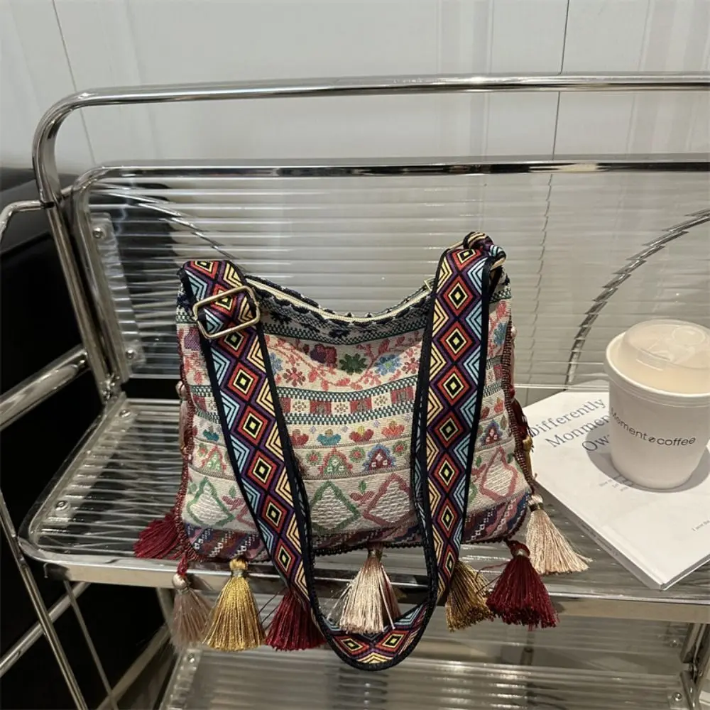 Cloth Ethnic Style Crossbody Bags Retro Large Capacity Tassel Shoulder Bag Printed Geometric Bohemian Messenger Bag Outdoor
Cloth Ethnic Style Crossbody Bags Retro Large Capacity Tassel Shoulder Bag Printed Geometric Bohemian Messenger Bag Outdoor
