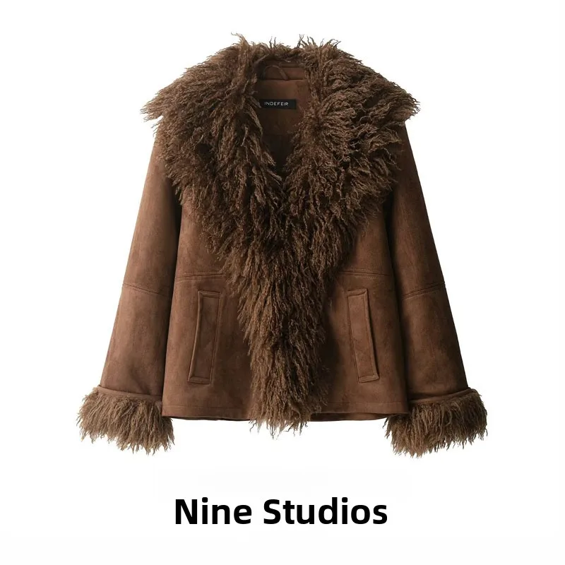 Женская повседневная куртка свободного кроя с эффектом искусственного меха, с карманами, в европейском стиле, с длинными рукавами, коллекция Осень 2025
Женская повседневная куртка свободного кроя с эффектом искусственного меха, с карманами, в европейском стиле, с длинными рукавами, коллекция Осень 2025