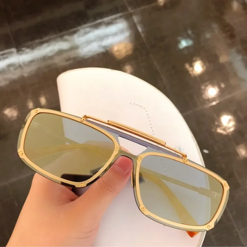 Luxury Vintage Fashion Hub-Lot Sunglasses Retro Square Design Industry Style Alloy-Integral Lens Women Man 3A+ High Quality
Luxury Vintage Fashion Hub-Lot Sunglasses Retro Square Design Industry Style Alloy-Integral Lens Women Man 3A+ High Quality