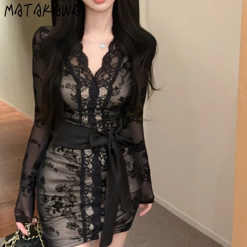 Matakawa Sexy Lace Mini Dresses Spring Autumn V Neck Korean Fashion High Waist Vestidos Party Vintage Flocks Women Dress
Matakawa Sexy Lace Mini Dresses Spring Autumn V Neck Korean Fashion High Waist Vestidos Party Vintage Flocks Women Dress