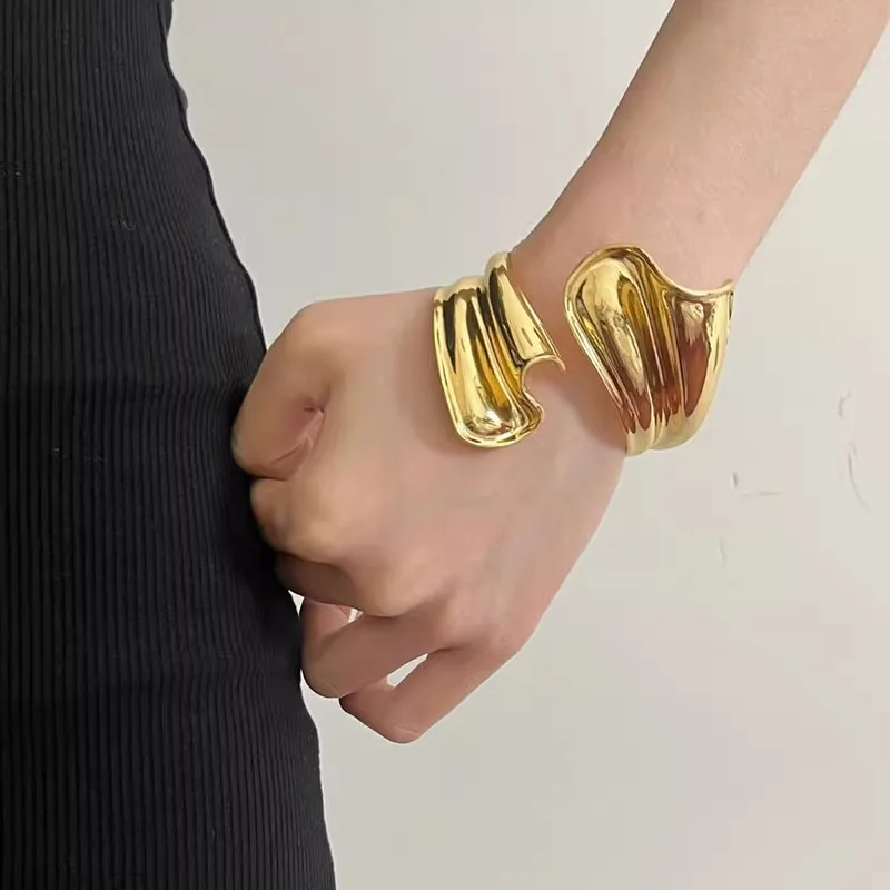 fashion metal bangle for women jewelry gold silver color large bracelet
fashion metal bangle for women jewelry gold silver color large bracelet