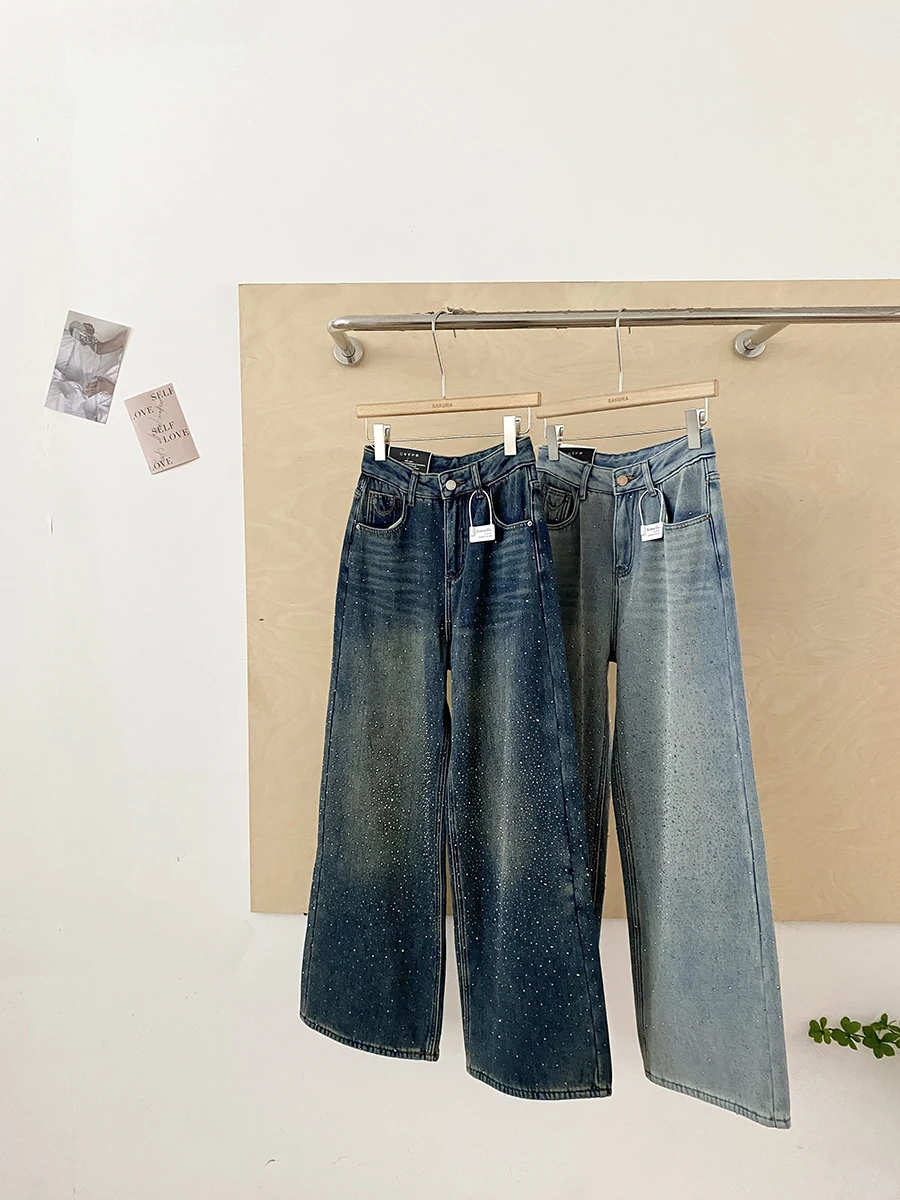 Spring 2026 High Waist Thickened Fleece Women's Jeans Korean Style Fashion Drill Loose Wide Leg Pants Slimming Effect
Spring 2026 High Waist Thickened Fleece Women's Jeans Korean Style Fashion Drill Loose Wide Leg Pants Slimming Effect