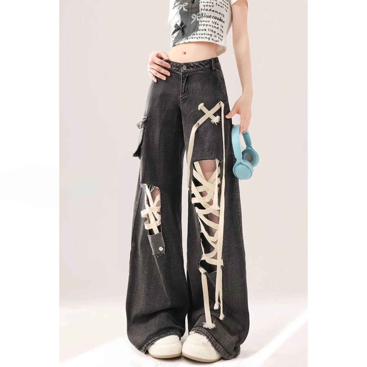 American Black Strap Ripped Jeans with A Unique Style, Perfect for Summer, Workwear, College Style, Wide-leg, Loose Trousers
American Black Strap Ripped Jeans with A Unique Style, Perfect for Summer, Workwear, College Style, Wide-leg, Loose Trousers
