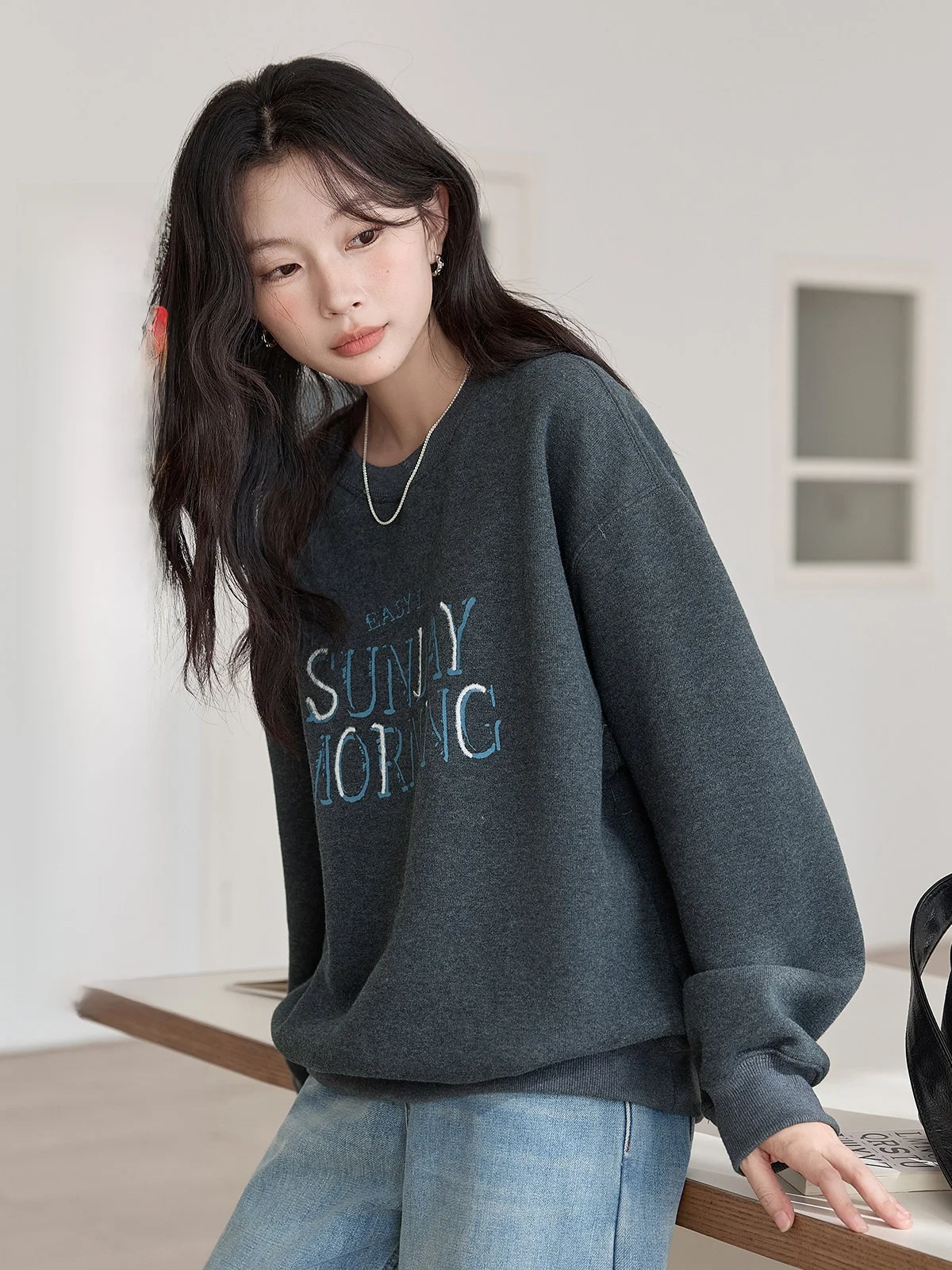 Женская толстовка HuiXi с флисовой подкладкой, круглым вырезом, оверсайз, повседневная, с буквенным принтом, удобная уличная одежда для женщин, Зима 2025
Женская толстовка HuiXi с флисовой подкладкой, круглым вырезом, оверсайз, повседневная, с буквенным принтом, удобная уличная одежда для женщин, Зима 2025