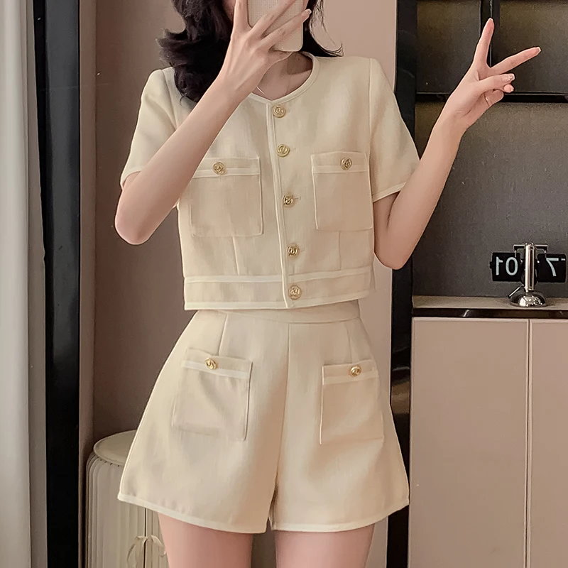 Два комплекта шорт из двух предметов. Женские твидовые шорты. Костюмы. Офисные женские однобортные куртки с короткими рукавами. Пальто. Шорты с высокой талией. S-XL.
Два комплекта шорт из двух предметов. Женские твидовые шорты. Костюмы. Офисные женские однобортные куртки с короткими рукавами. Пальто. Шорты с высокой талией. S-XL.