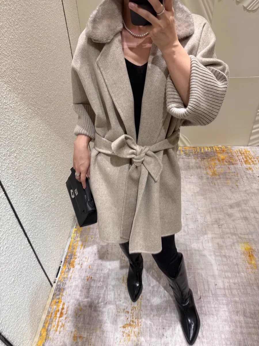 2025 Winter Women's Grey Cashmere Knitted Overcoat Fashion Lace-up Patchwork Silver Blue Mink Fur Collar Woolen Coat
2025 Winter Women's Grey Cashmere Knitted Overcoat Fashion Lace-up Patchwork Silver Blue Mink Fur Collar Woolen Coat