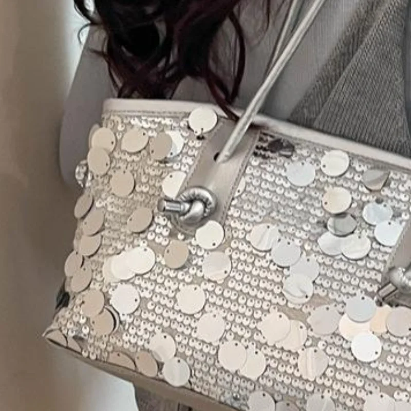 Sequins Shoulder Bag for Women Fashionable Tote with Temperament Suitable for All Occasions
Sequins Shoulder Bag for Women Fashionable Tote with Temperament Suitable for All Occasions