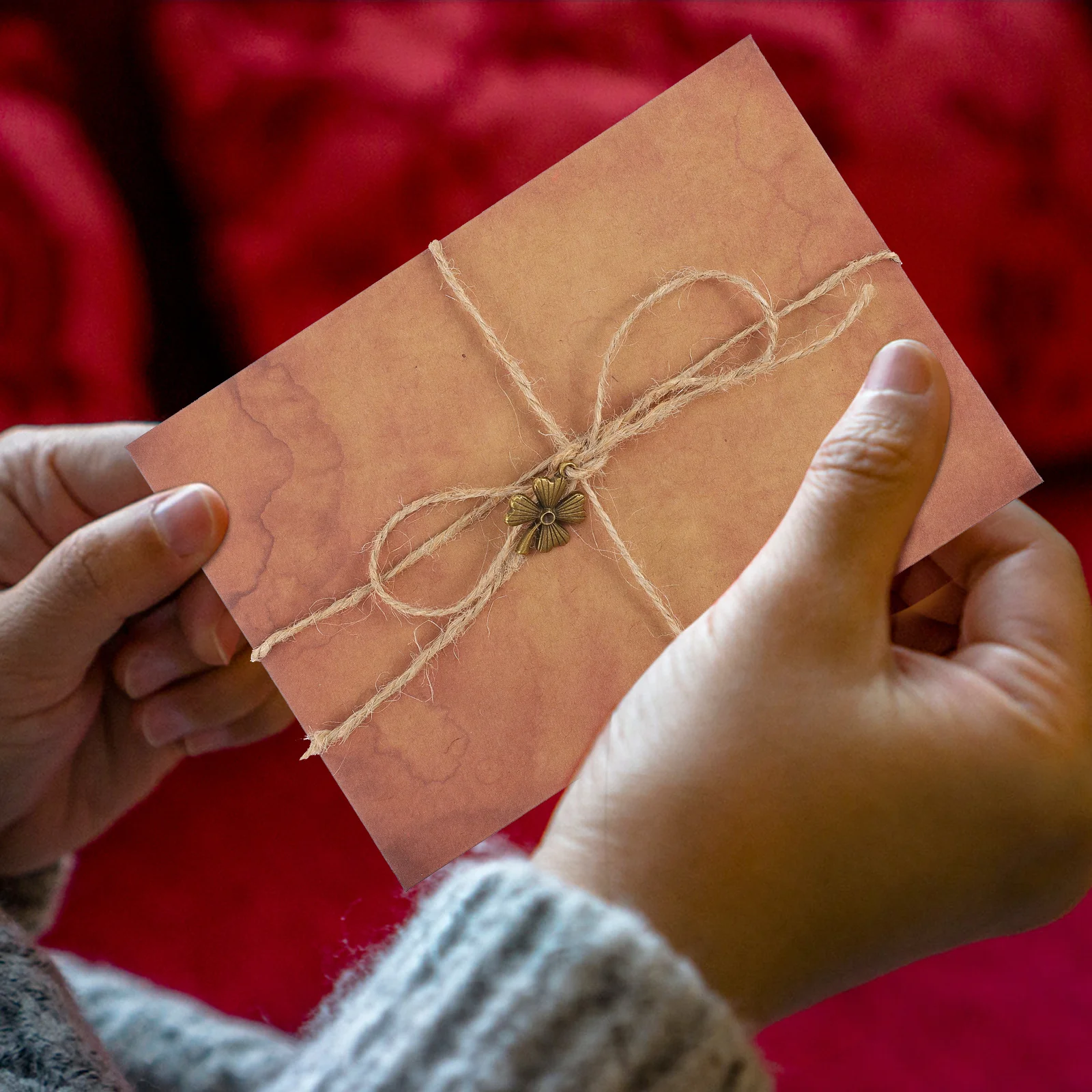 5Set Vintage Stationery Paper Looking Letter Set Kraft Writing Paper with Uniform Density for Personal Letters
5Set Vintage Stationery Paper Looking Letter Set Kraft Writing Paper with Uniform Density for Personal Letters