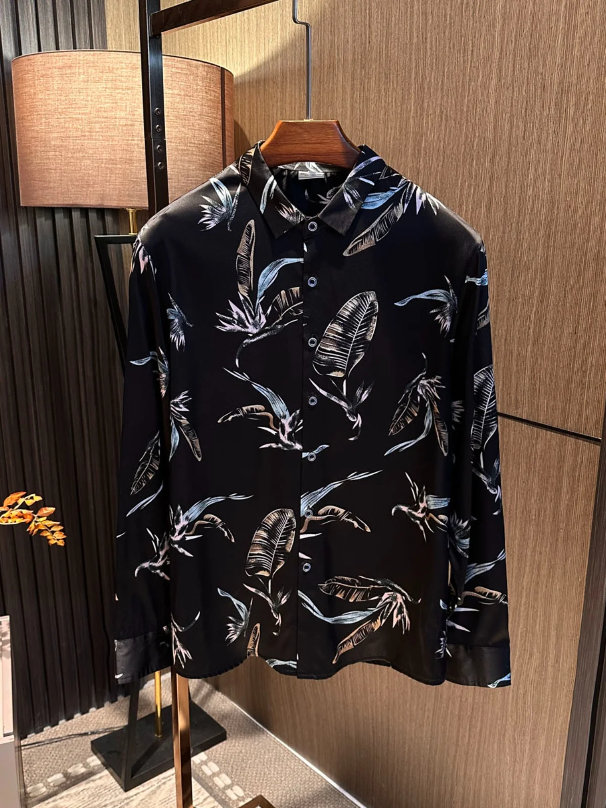 Высококачественная мужская шелковая серия с принтом Long Sve irt Faion Urban Sle, дышащая, легкая, удобная, легкая уход за осенью
Высококачественная мужская шелковая серия с принтом Long Sve irt Faion Urban Sle, дышащая, легкая, удобная, легкая уход за осенью