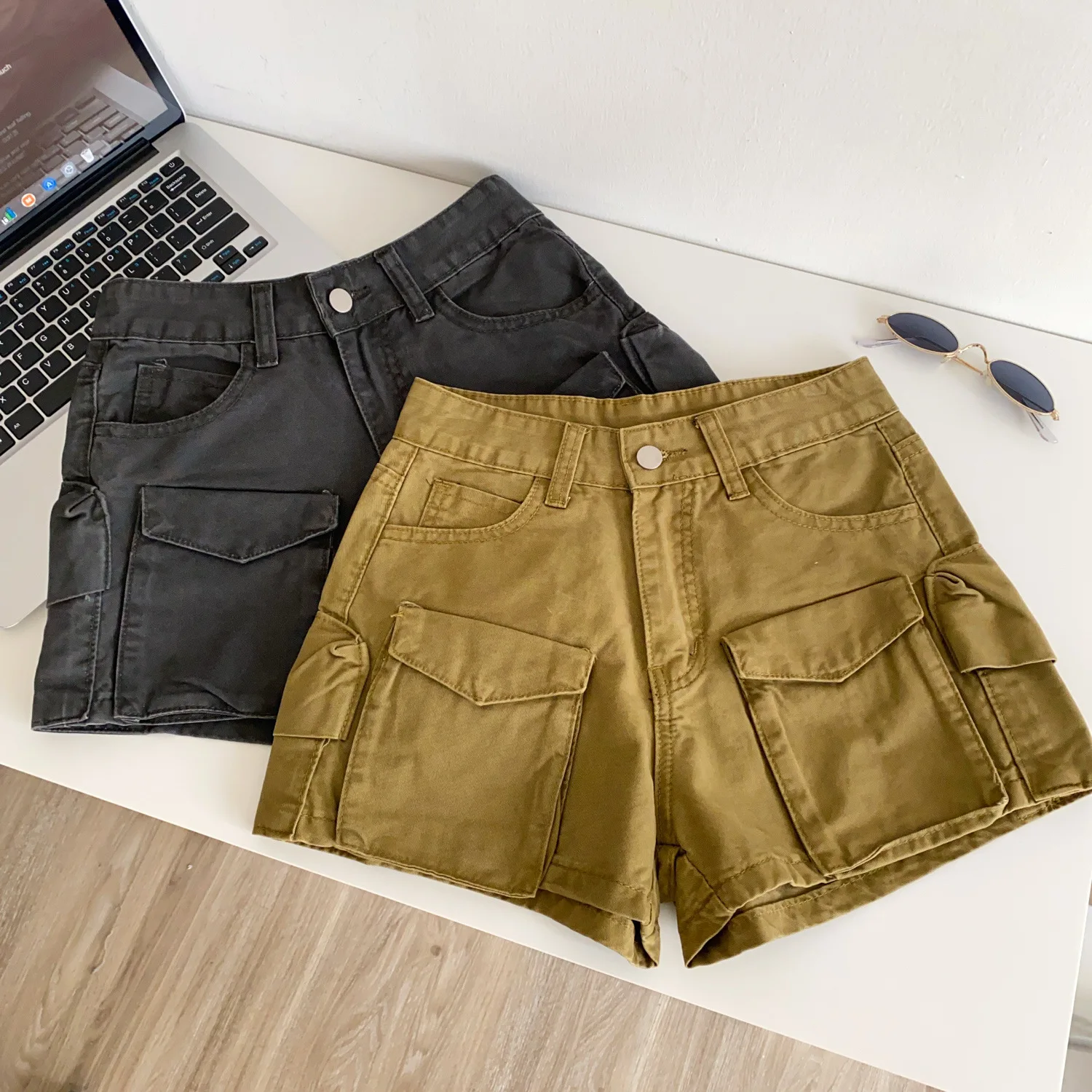 Женские шорты-карго однотонные, с карманами на пуговицах и молнии, мини-длина, завышенная талия, без стрейча, свободный крой, уличный стиль, повседневные, лето 2026
Женские шорты-карго однотонные, с карманами на пуговицах и молнии, мини-длина, завышенная талия, без стрейча, свободный крой, уличный стиль, повседневные, лето 2026