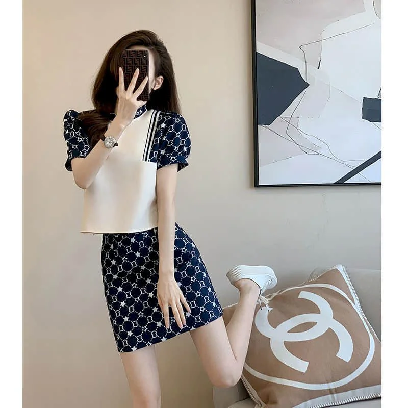 Dress Sets Summer New Two Piece Sets Women Outfits Korean Fashion Short Sleeve O-neck T-shirt and A-line Sheath Skirts for Women
Dress Sets Summer New Two Piece Sets Women Outfits Korean Fashion Short Sleeve O-neck T-shirt and A-line Sheath Skirts for Women