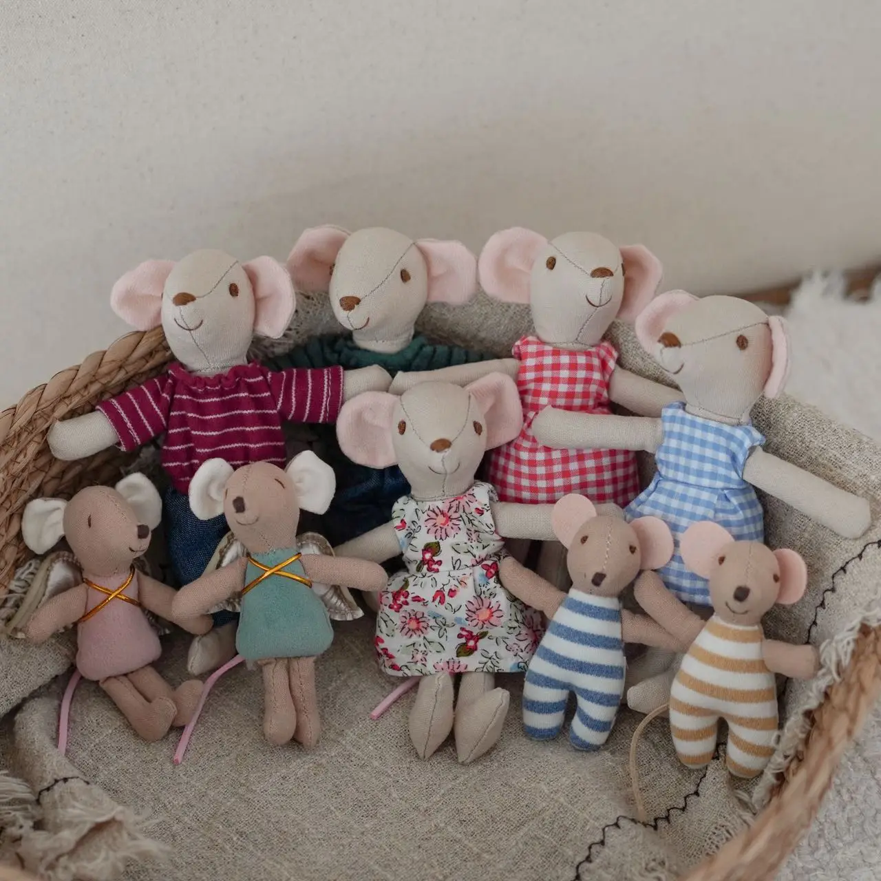 1 шт. плюшевая кукла-мышка, мягкая игрушка для детей, подарок на день рождения, декор комнаты, ролевые игры, друг
1 шт. плюшевая кукла-мышка, мягкая игрушка для детей, подарок на день рождения, декор комнаты, ролевые игры, друг