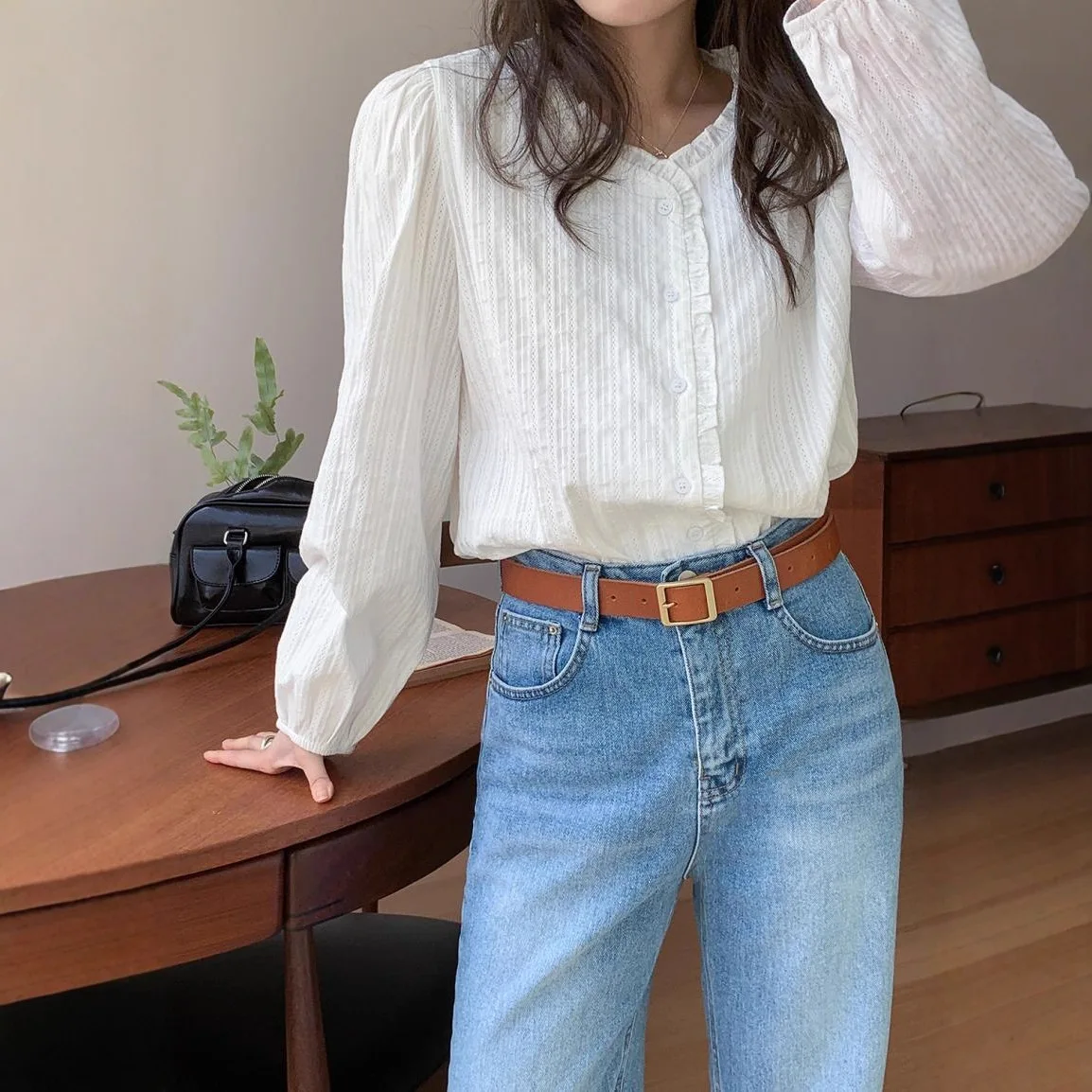 Womens Top 2026 Early Spring New Korean Version Sweet and Versatile Lace Patchwork Long Sleeved Shirt Casual Daily Wear
Womens Top 2026 Early Spring New Korean Version Sweet and Versatile Lace Patchwork Long Sleeved Shirt Casual Daily Wear