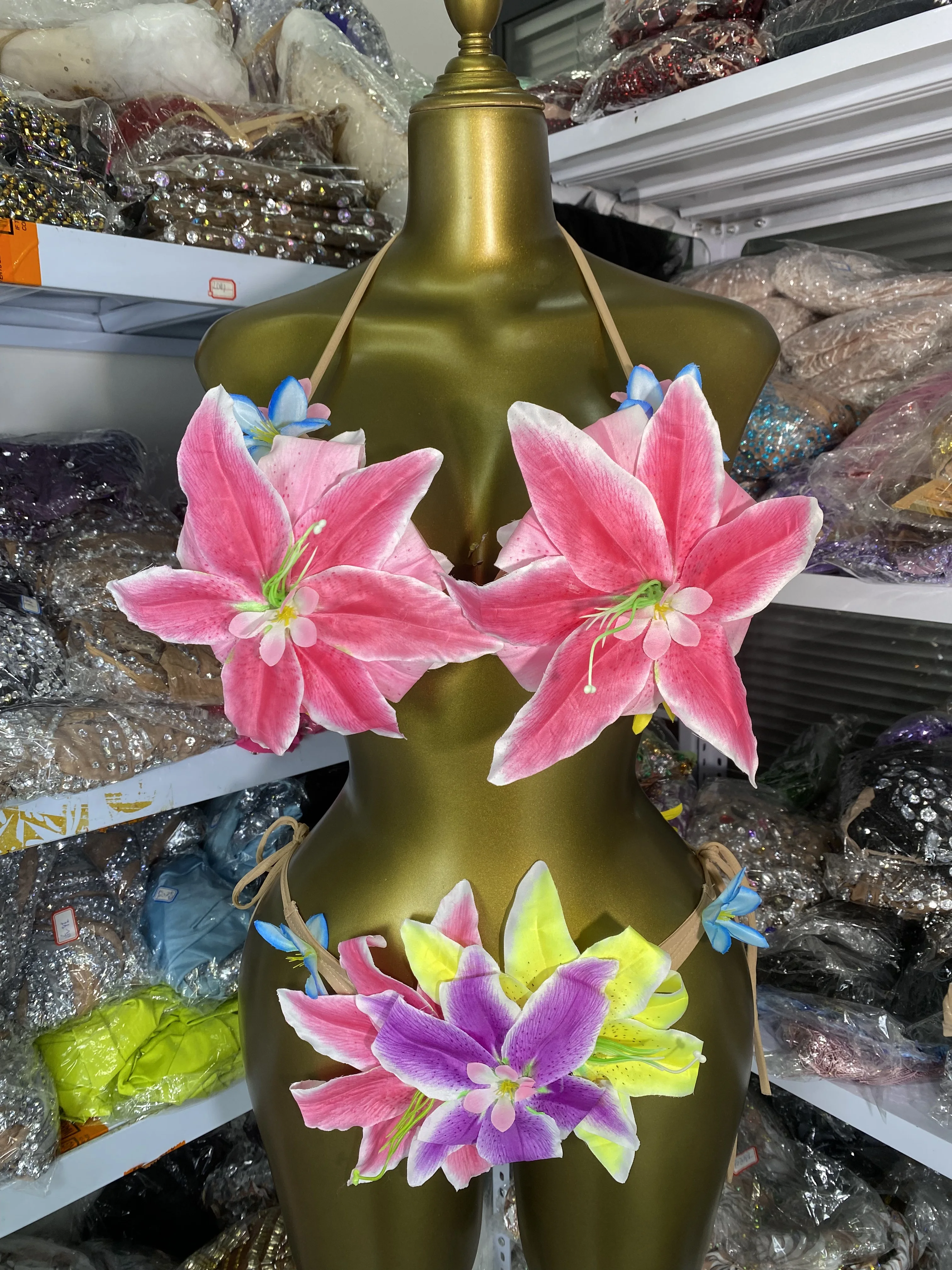 Women Sexy Beach Party Bikini Dress Darling Handmade Lily Flowers Swimsuit Special Occassion Showgirls Stage Costumes
Women Sexy Beach Party Bikini Dress Darling Handmade Lily Flowers Swimsuit Special Occassion Showgirls Stage Costumes