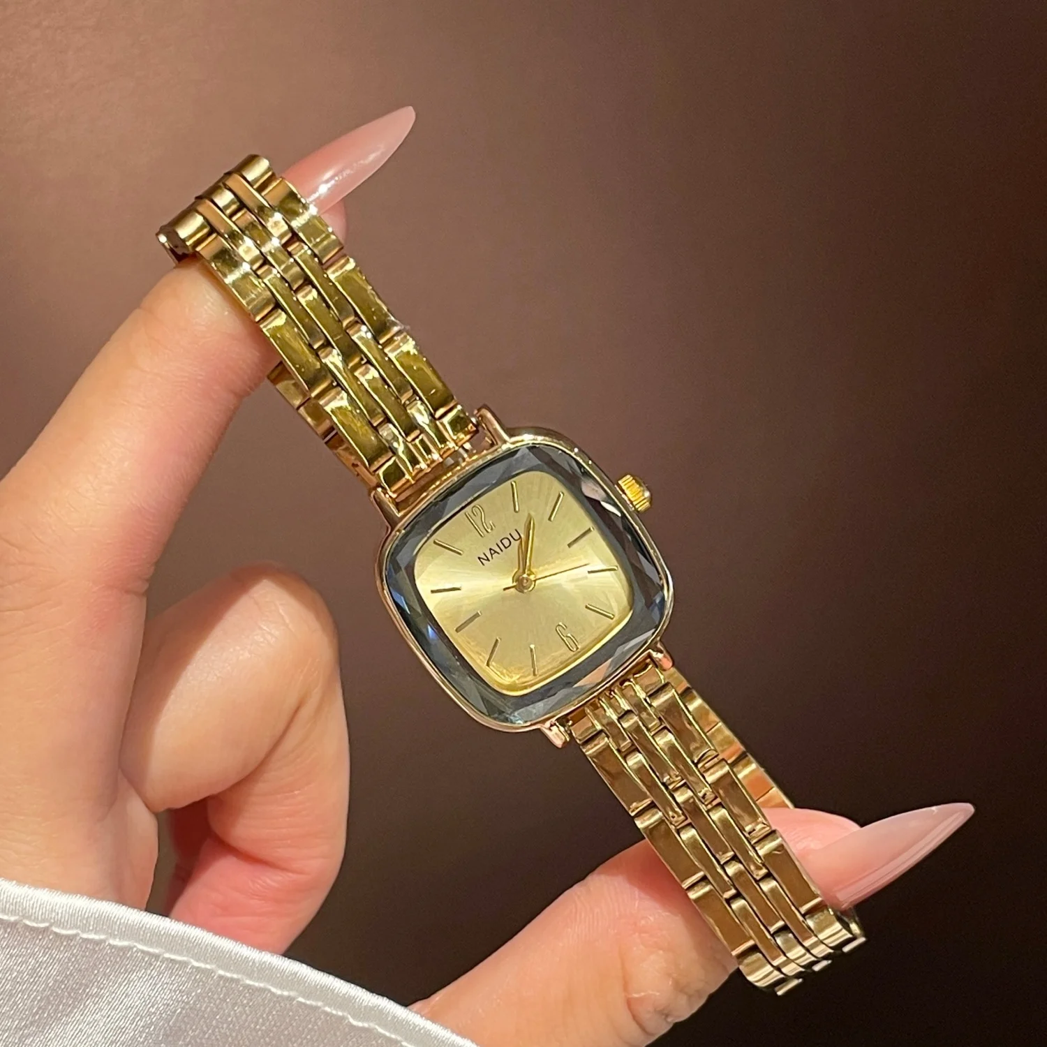 Простые квадратные золотые часы для женщин, модные женские часы, винтажные ретро женские кварцевые наручные часы Relojes Para Damas Clock
Простые квадратные золотые часы для женщин, модные женские часы, винтажные ретро женские кварцевые наручные часы Relojes Para Damas Clock