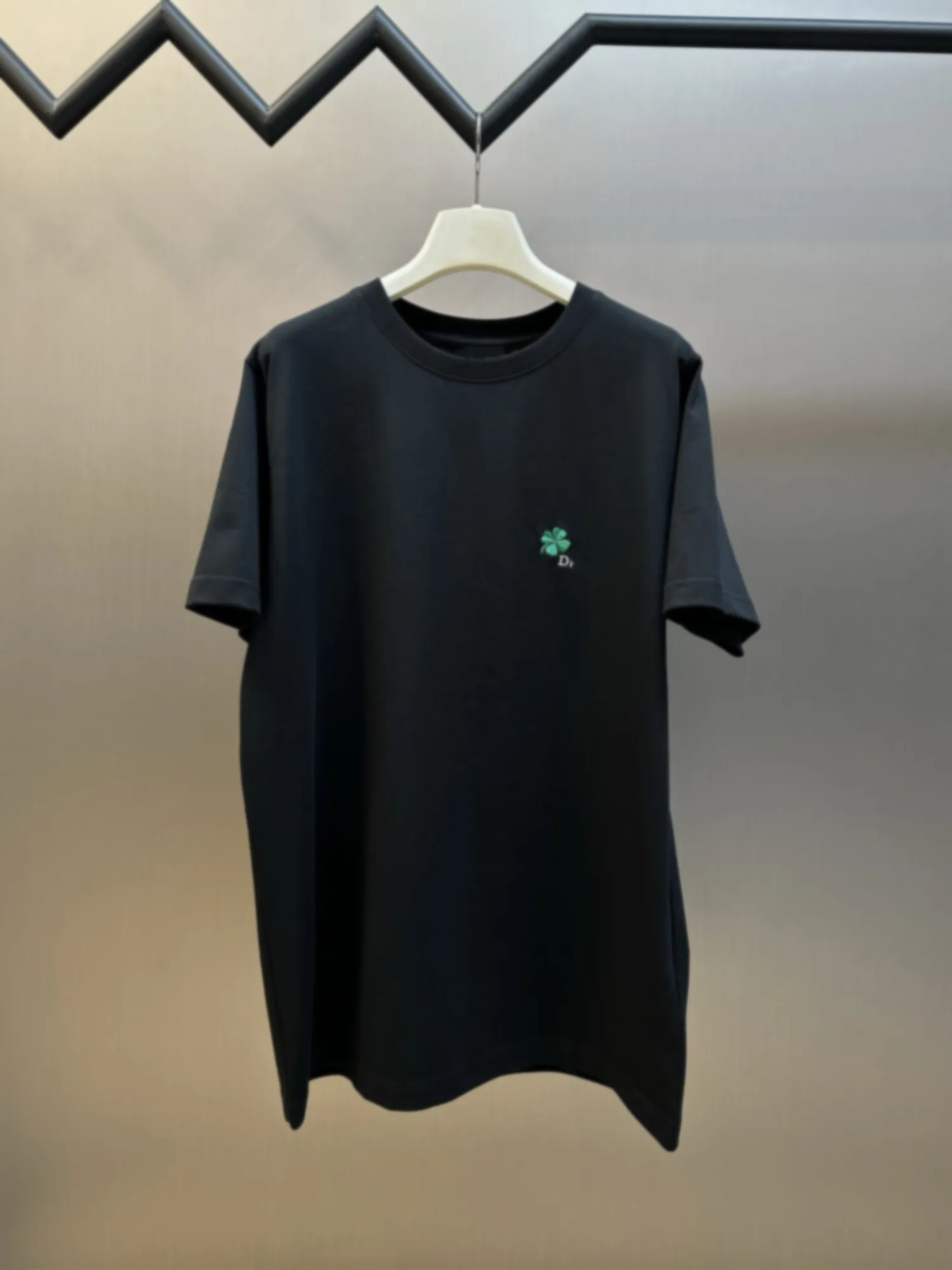 Простая модная футболка из чистого хлопка, летняя новинка, свободного кроя, с круглым вырезом, коротким рукавом, дышащая, удобная, для мужчин и женщин.
Простая модная футболка из чистого хлопка, летняя новинка, свободного кроя, с круглым вырезом, коротким рукавом, дышащая, удобная, для мужчин и женщин.