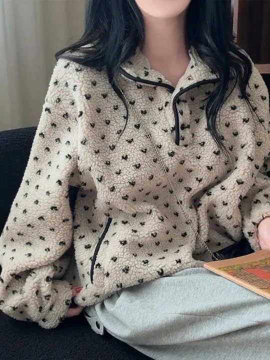 Свободная женская куртка из меха ягненка, повседневная дизайнерская куртка с капюшоном, модная универсальная теплая толстовка для отдыха, антивозрастная корейская толстовка
Свободная женская куртка из меха ягненка, повседневная дизайнерская куртка с капюшоном, модная универсальная теплая толстовка для отдыха, антивозрастная корейская толстовка