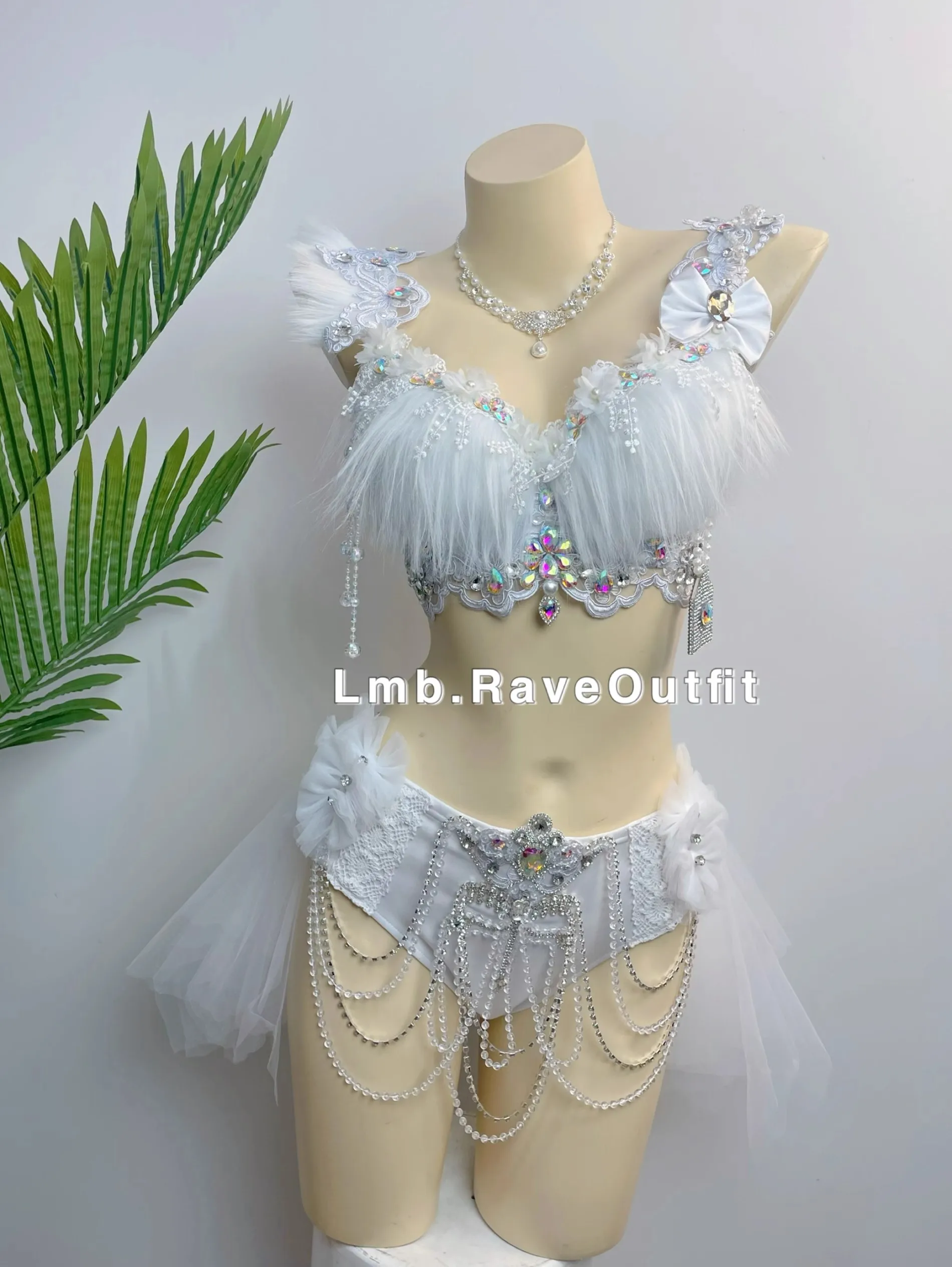 Sexy Exquisite Feather Tassel Rhinestone Bikini Mesh Skirt Costume Electronic Syllables DJ Bar Nightclub Singer Dance Stage Wear
Sexy Exquisite Feather Tassel Rhinestone Bikini Mesh Skirt Costume Electronic Syllables DJ Bar Nightclub Singer Dance Stage Wear