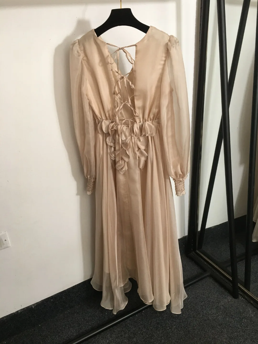 2024 Summer New Women's Dress Fashionable and Elegant Tied Back Waist Lantern Long sleeved Dress Women's Dress
2024 Summer New Women's Dress Fashionable and Elegant Tied Back Waist Lantern Long sleeved Dress Women's Dress