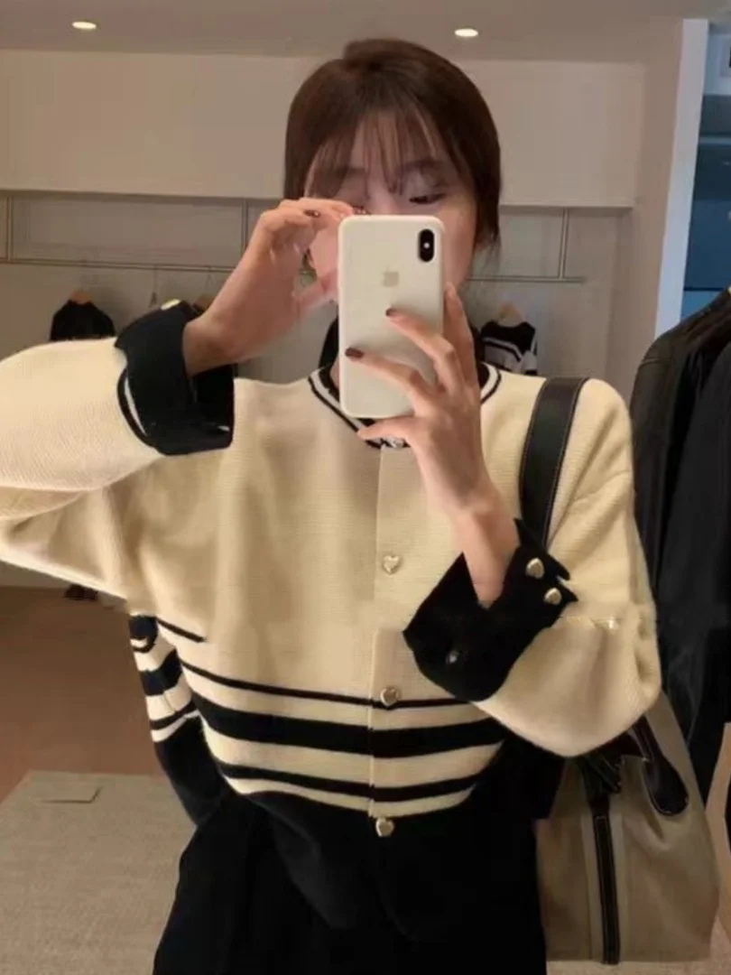 Твидовый пиджак-бомбер женский зимний, армейский стилевый, из улучшенной оленячьей кожи, защитный, всепогодный, утепленный, с подогревом, влагоотталкивающий, в стиле Харадзюку
Твидовый пиджак-бомбер женский зимний, армейский стилевый, из улучшенной оленячьей кожи, защитный, всепогодный, утепленный, с подогревом, влагоотталкивающий, в стиле Харадзюку