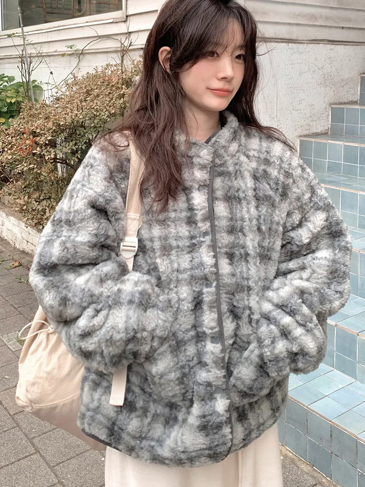 Retro Spliced Color Fluffy Short Jacket Women's Winter Cotton Interlining Stand Collar Warm Loose Versatile Elegant Cotton Coat
Retro Spliced Color Fluffy Short Jacket Women's Winter Cotton Interlining Stand Collar Warm Loose Versatile Elegant Cotton Coat
