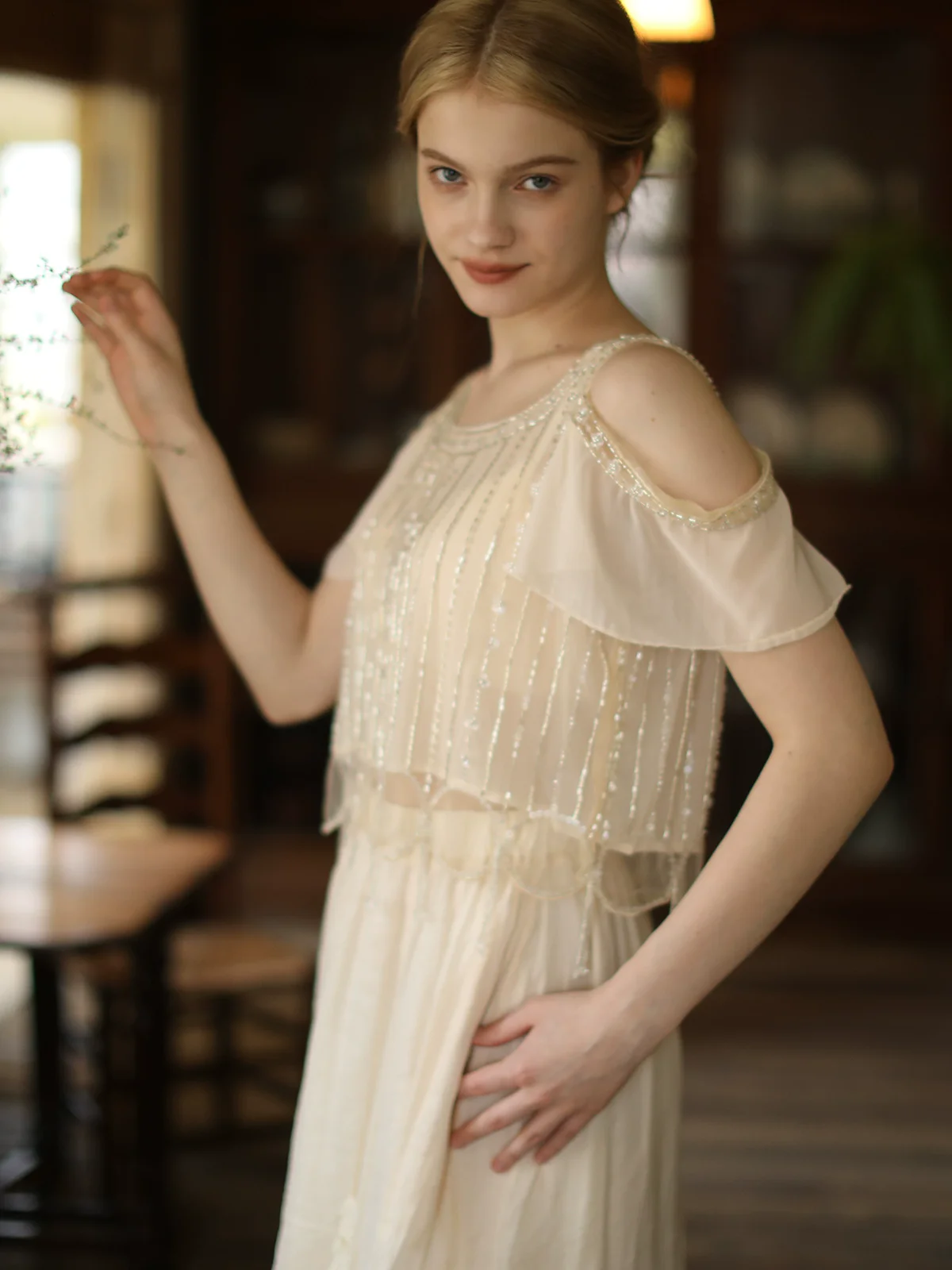 Spring Summer Women French Romantic and Elegant Hand-Embroidered Beading Customized Off-Shoulder Top Blouse/Shirts
Spring Summer Women French Romantic and Elegant Hand-Embroidered Beading Customized Off-Shoulder Top Blouse/Shirts